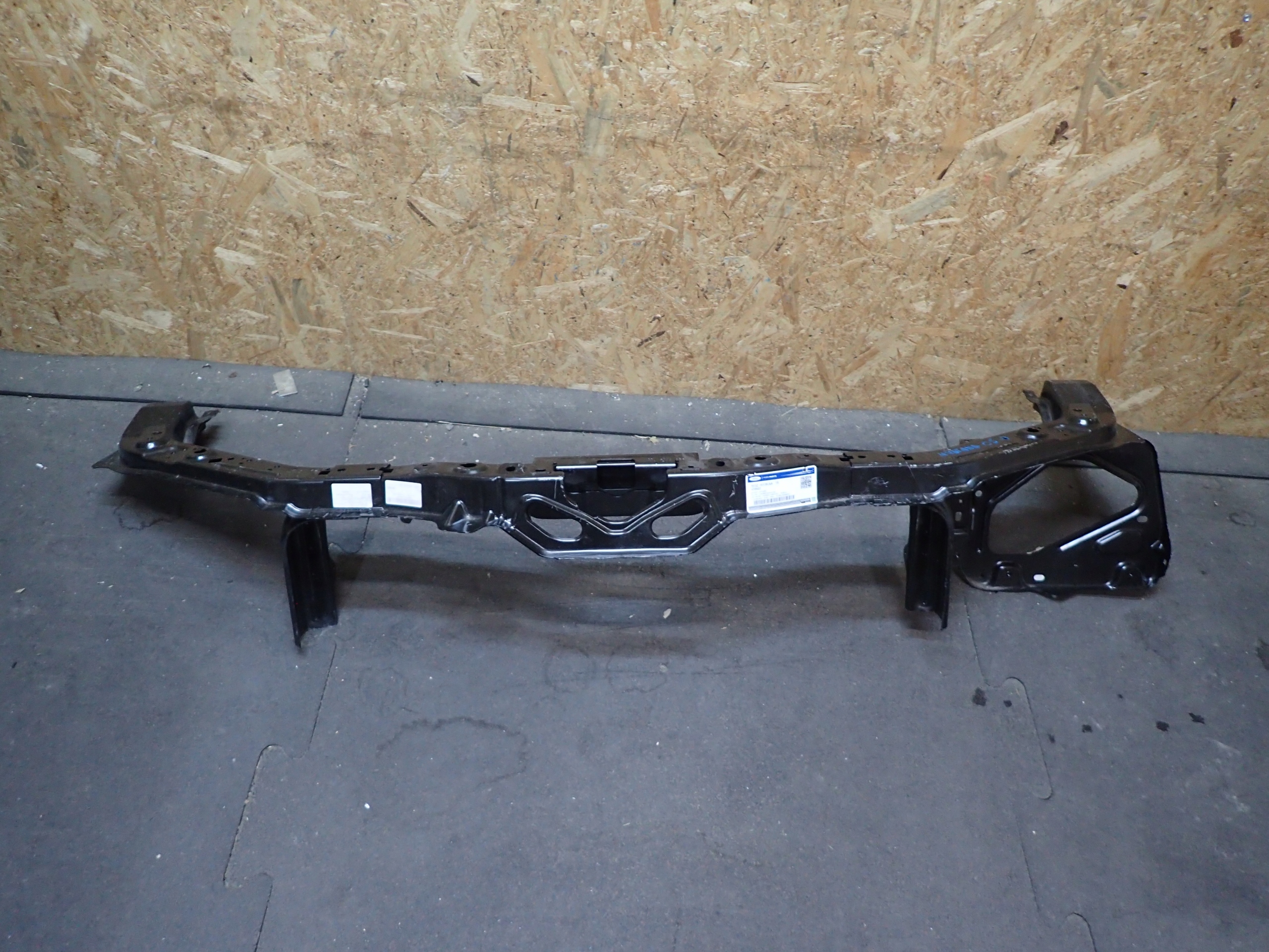 PAS PRZEDNI FORD MUSTANG 05- 5R3Z-16138-AA