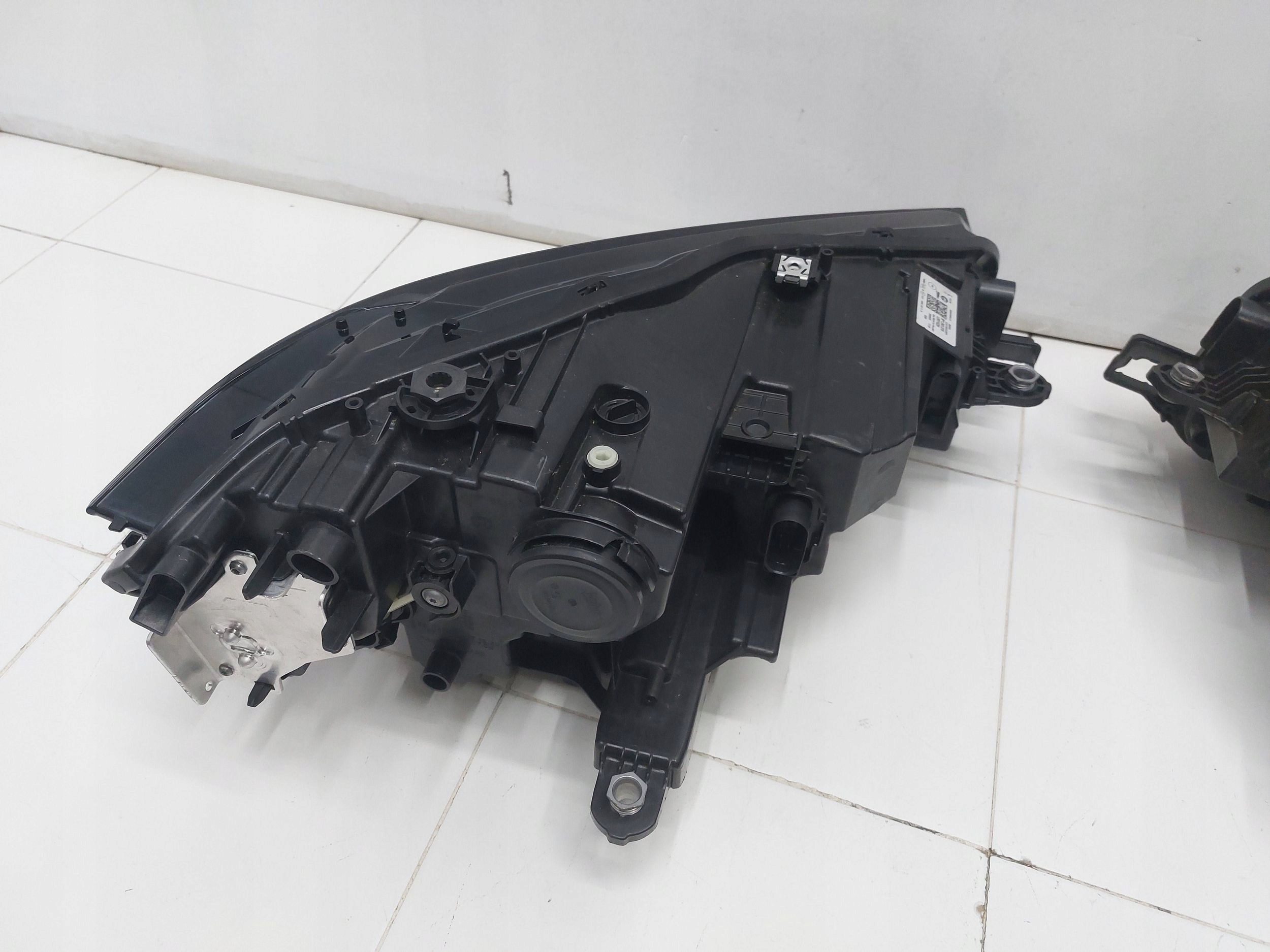 SKODA SUPERB IV 23r> light right left front FULL LED 3P1941015 3P1941016