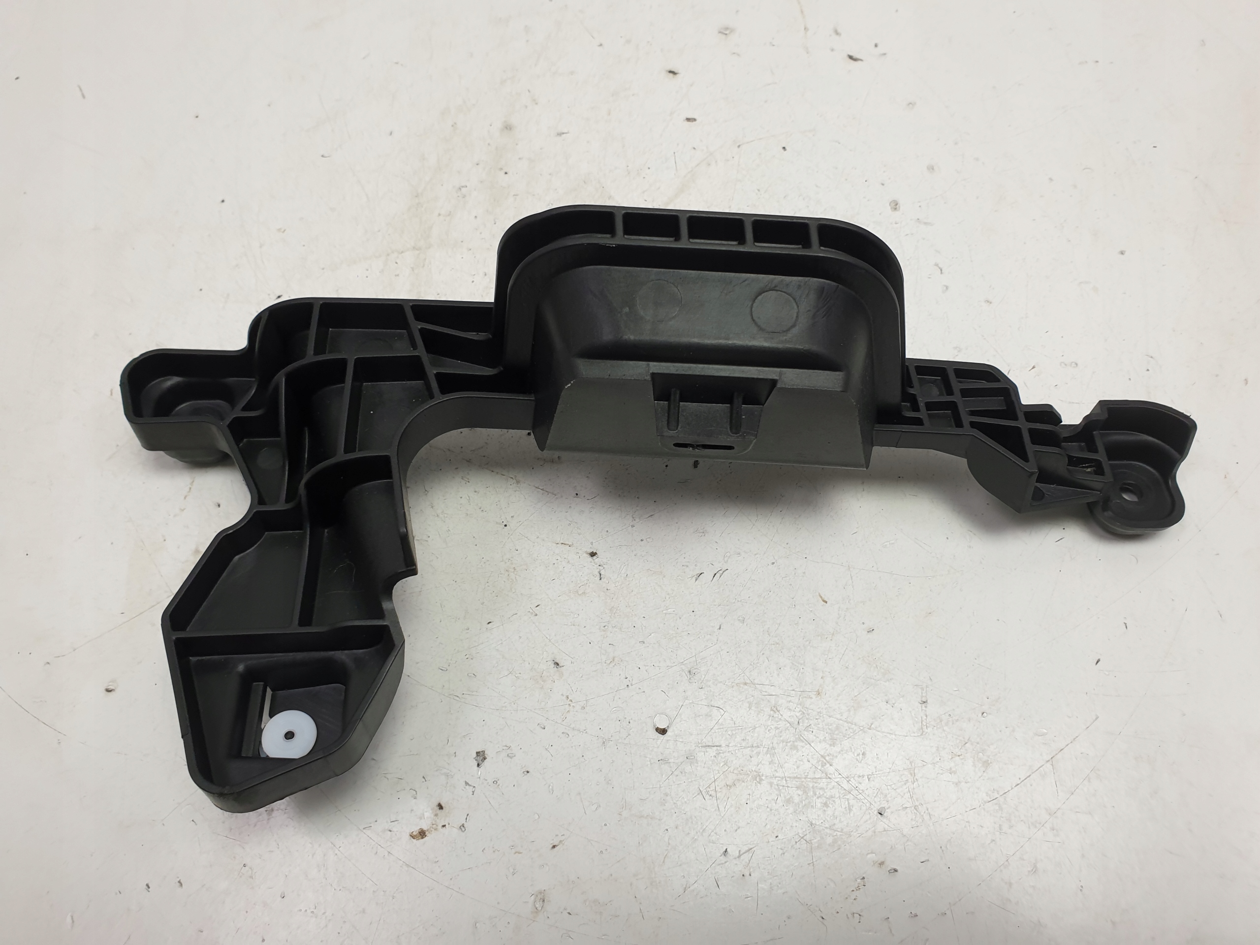 Opel Corsa F левый кронштейн внутренней ручки