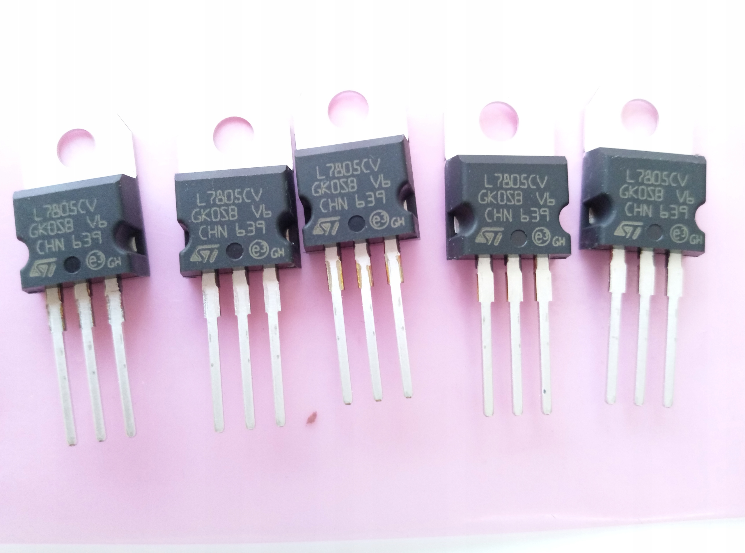 [5 szt] 7805CV Stabilizator napięcia 5V 1.5A STM