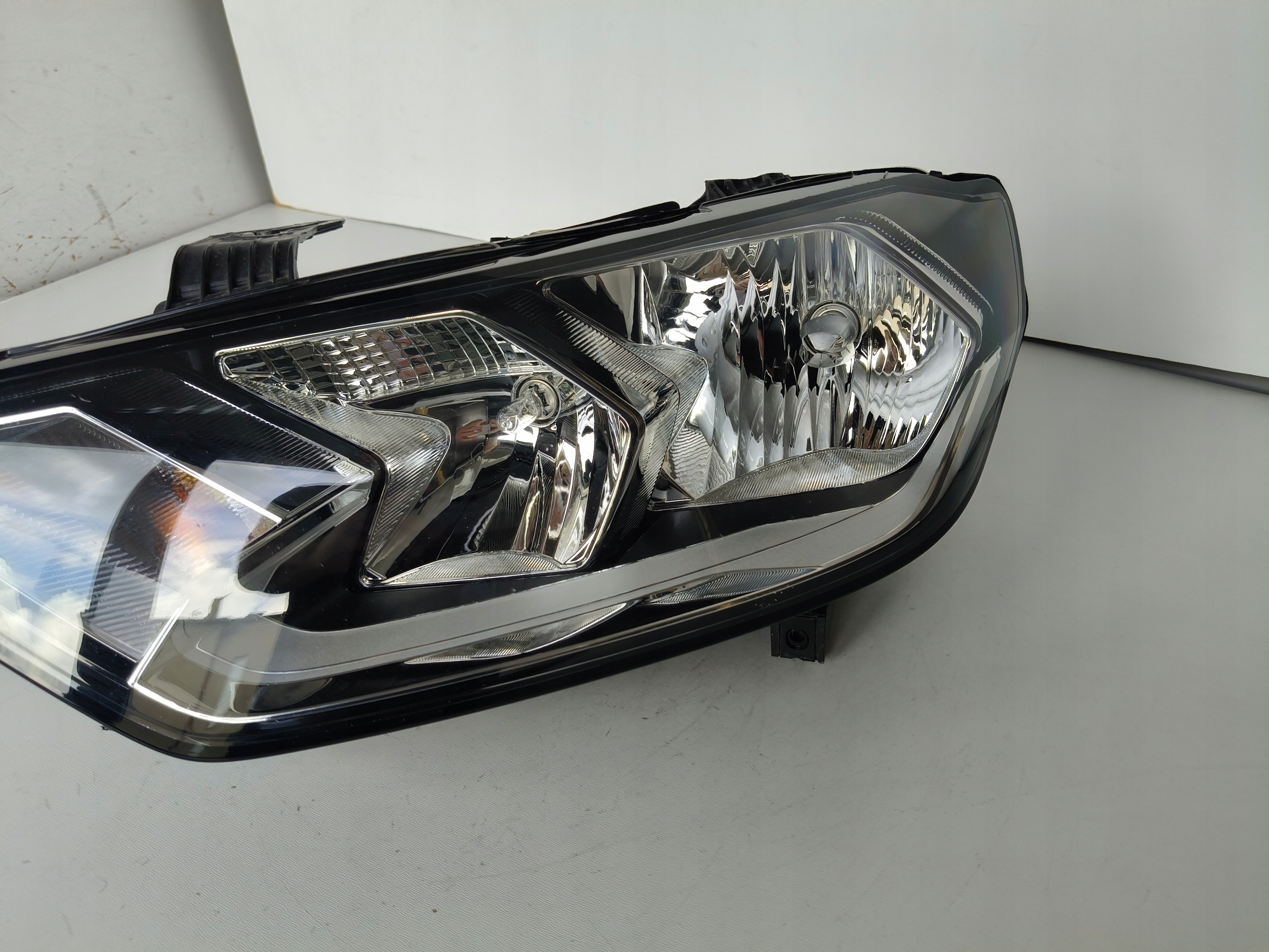 Licht links REFLEKTOR AUDI A1 II 82A 18