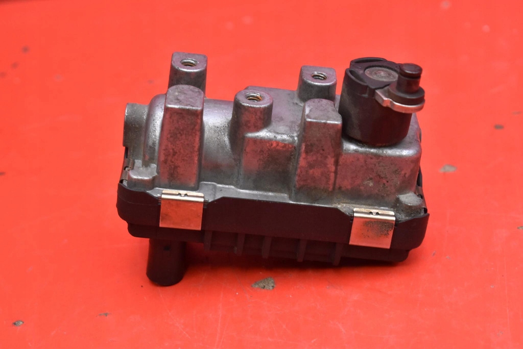 Régulateur Turbines 6NW009228 BMW X3 E83 3.0 D 218 KM 03-06