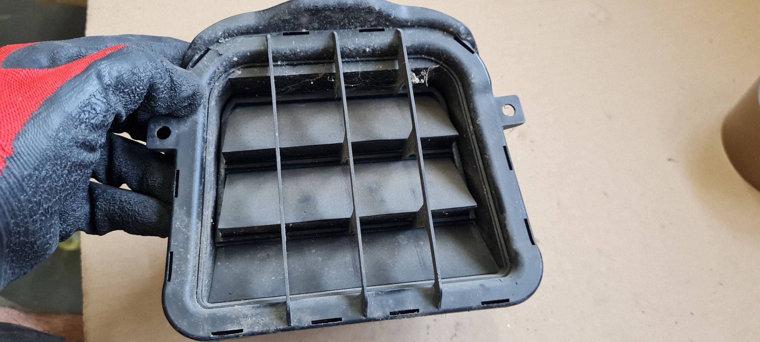 A7 4G S7 grid WENTYLACYJNA boot right rear part 4G8819302