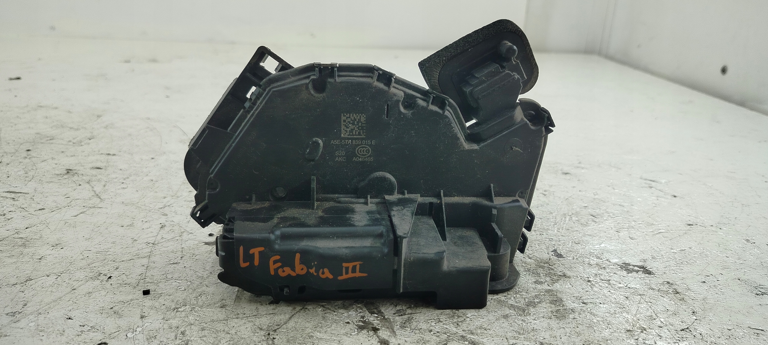 SKODA FABIA III KOMBI lock left rear part 5TA839015E