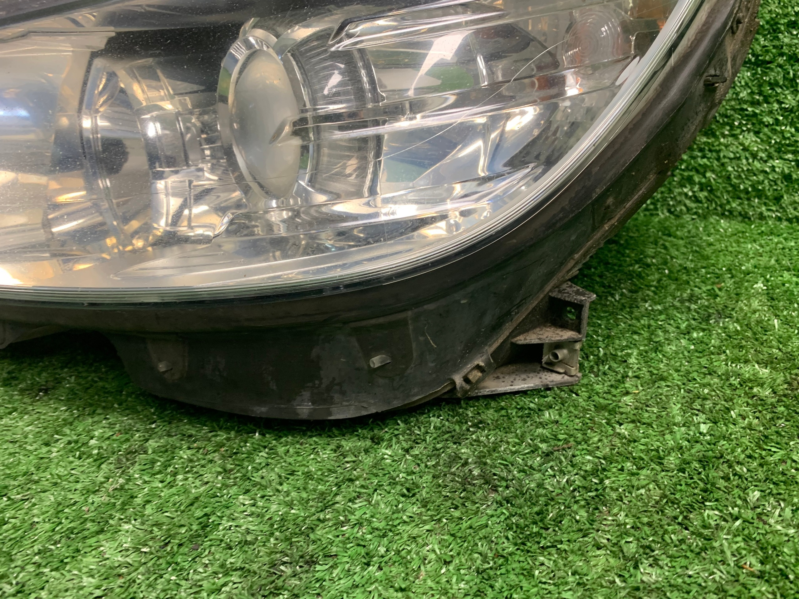 light left front front MERCEDES C class W204 204 A2049065103
