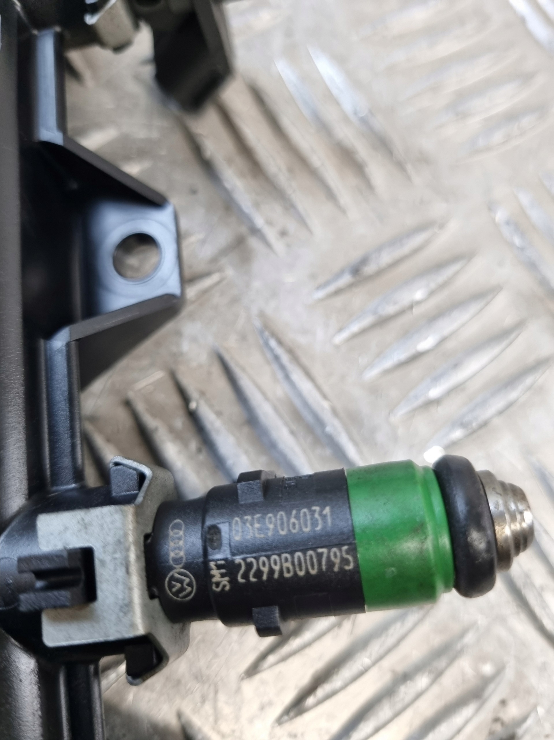 kraftstoffverteiler einspritzleiste VW POLO IV 1.2B