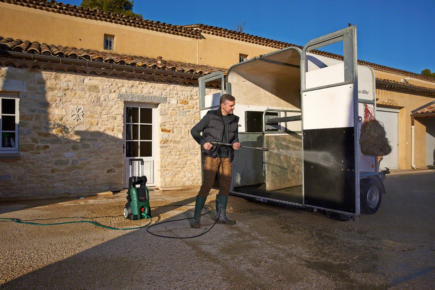 Myjka Ciśnieniowa BOSCH UniversalAquatak 135 bar Ciśnienie maksymalne 135 bar