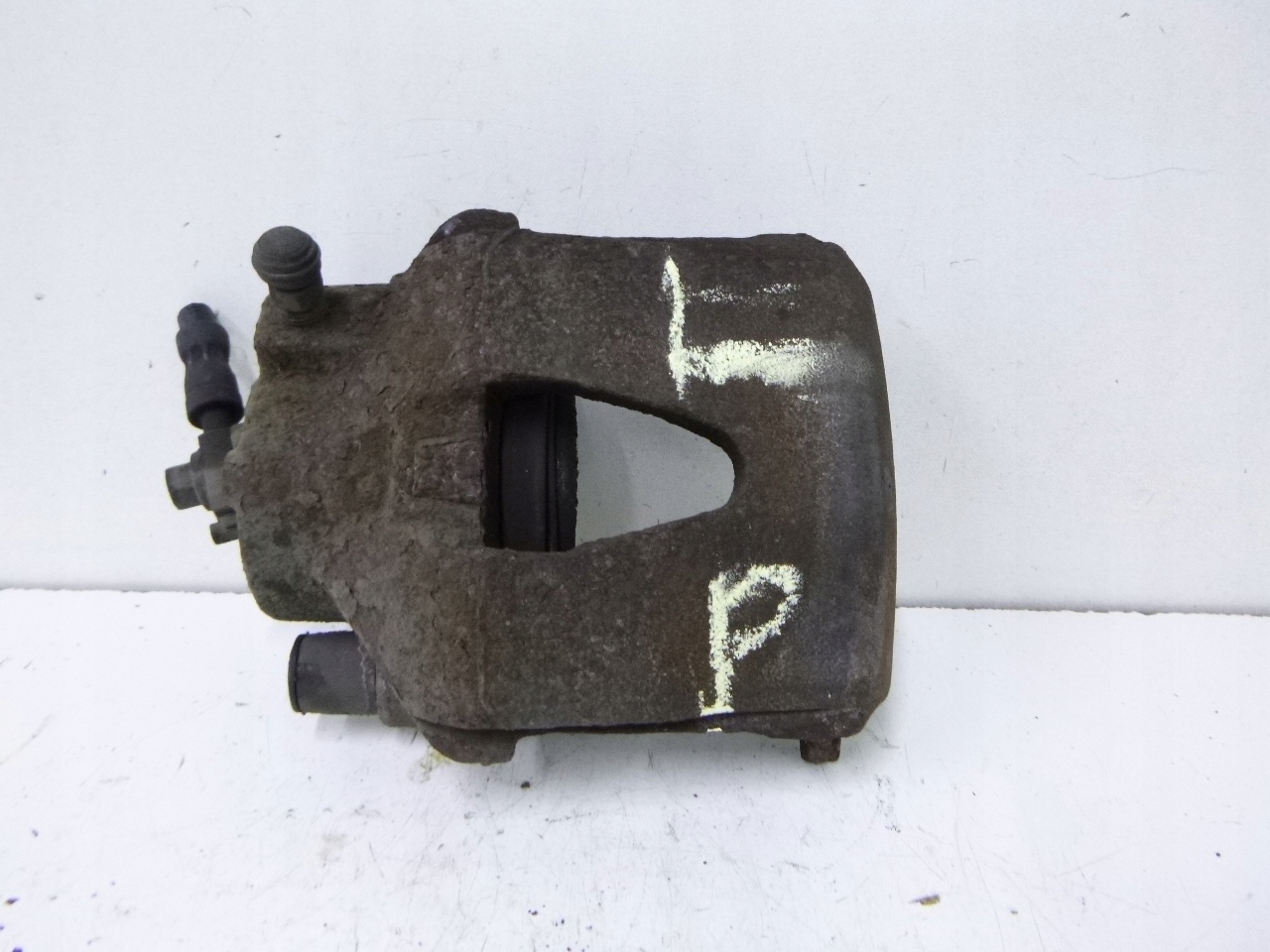 caliper brake front Volkswagen Golf IV 1.4 00r.