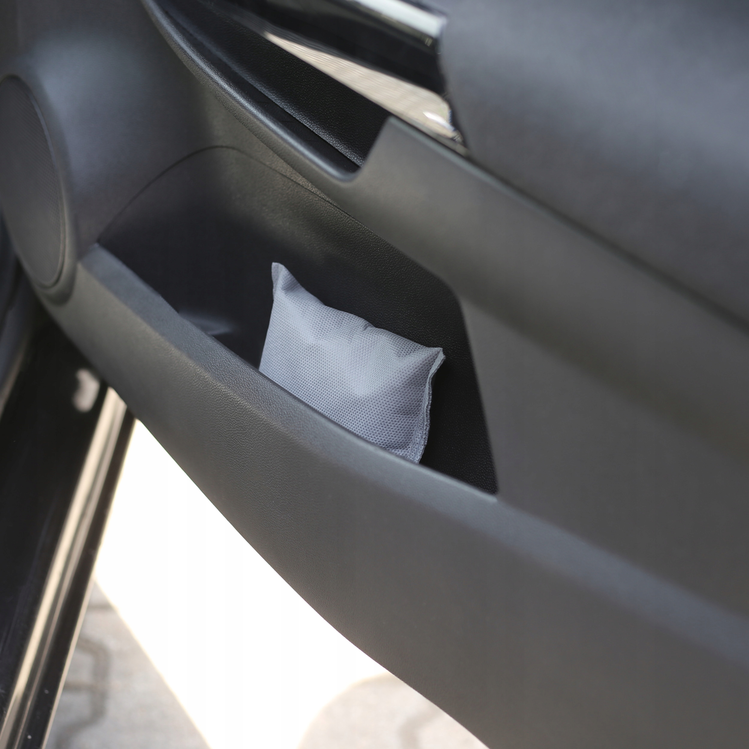 4x POCHŁANIACZ WILGOCI SAMOCHODOWY AUTA OSUSZACZ Producent Wessper