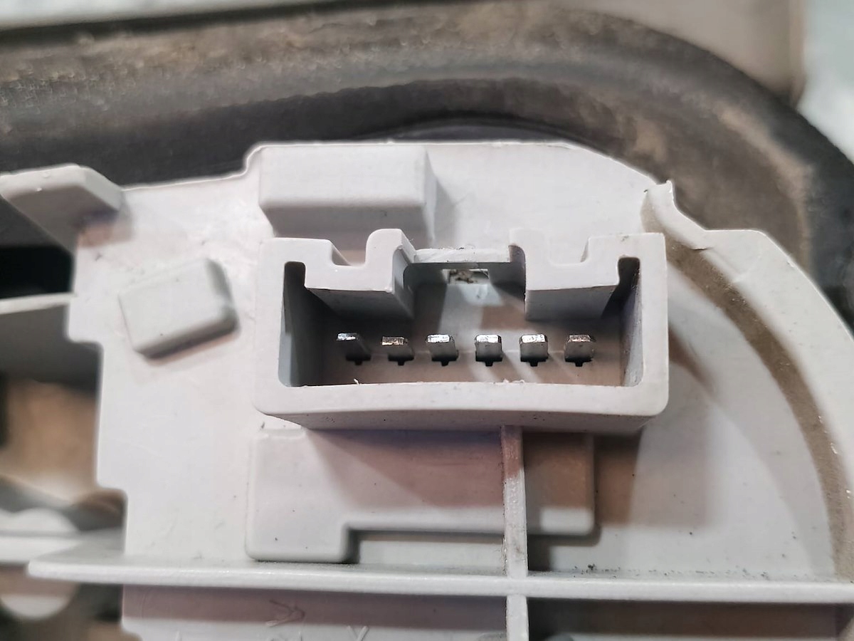 LAMPA TYLNA PRAWA TOYOTA COROLLA VERSO II 0F-01 Typ samochodu Samochody osobowe