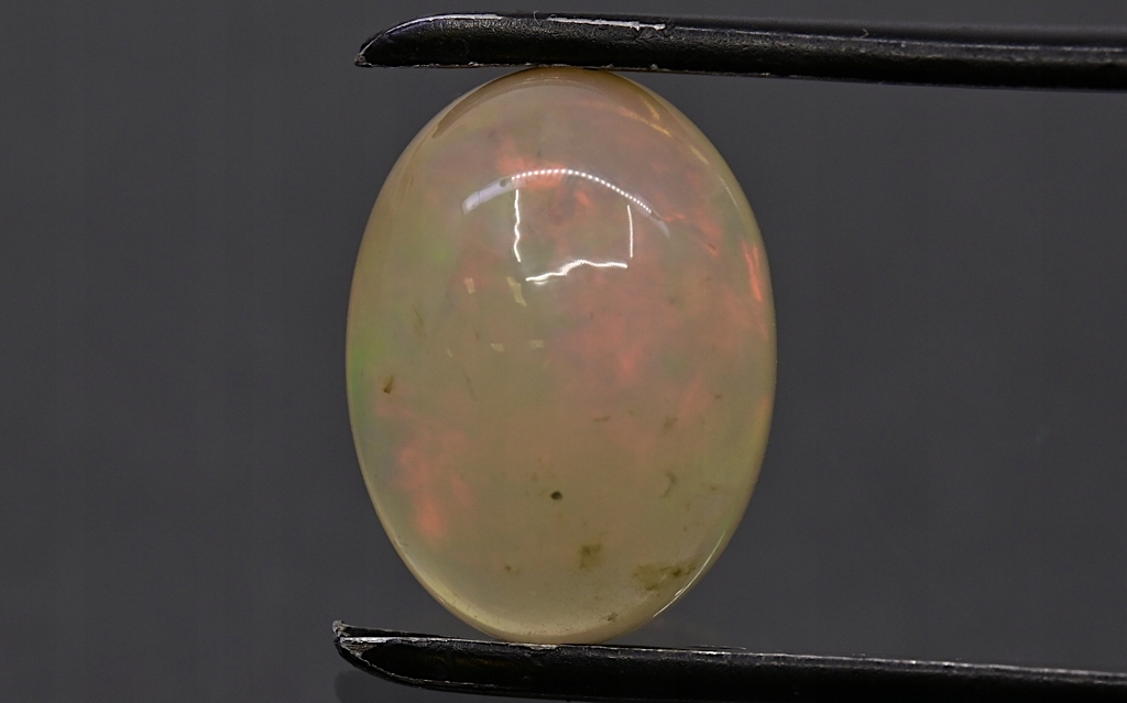 Opál z Etiopie kabošon ovál 13,5x10 mm