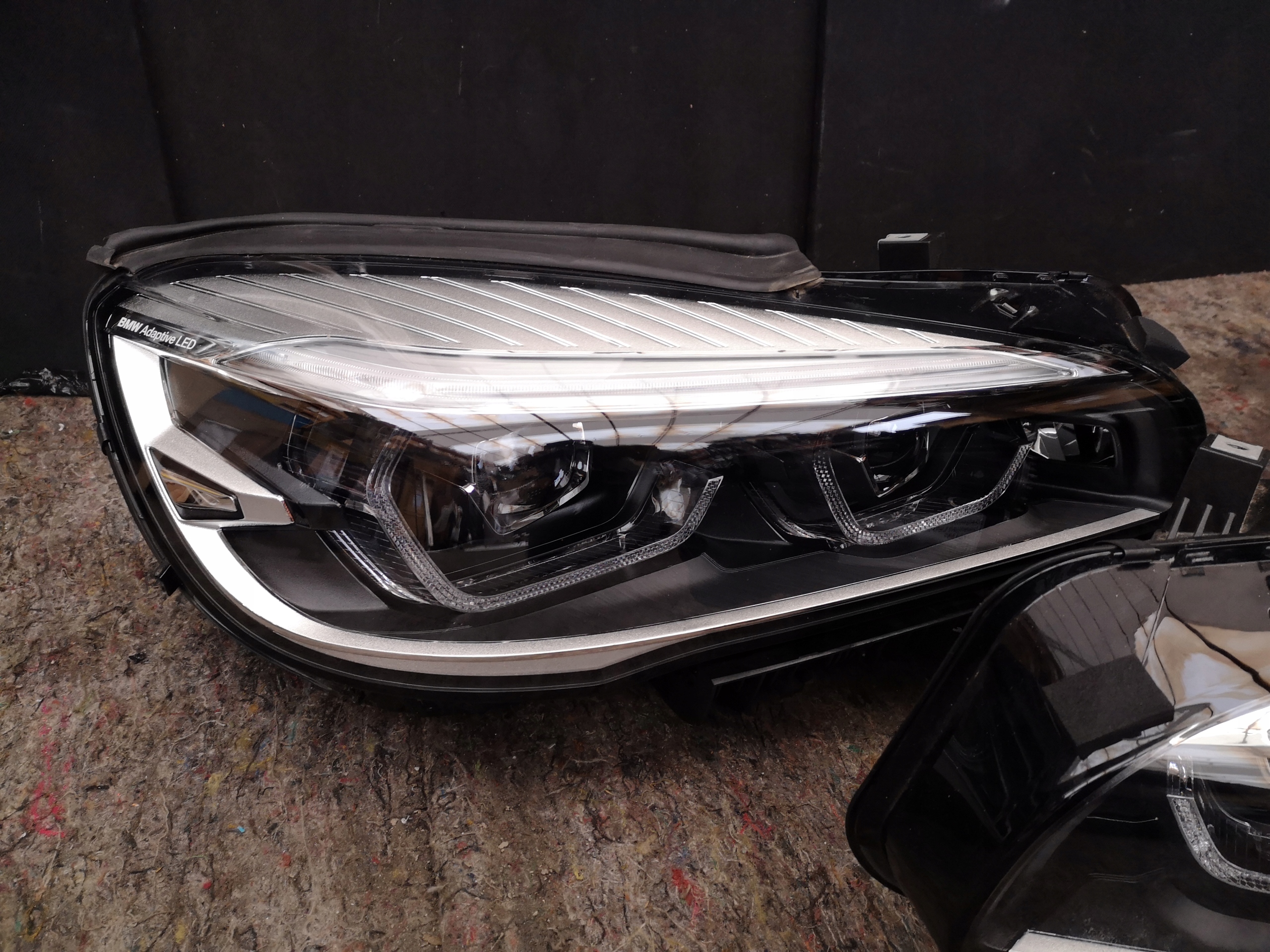 LAMPY PRZÓD BMW F45 F46 LCI ADAPTIVE LED L+R Producent części BMW OE