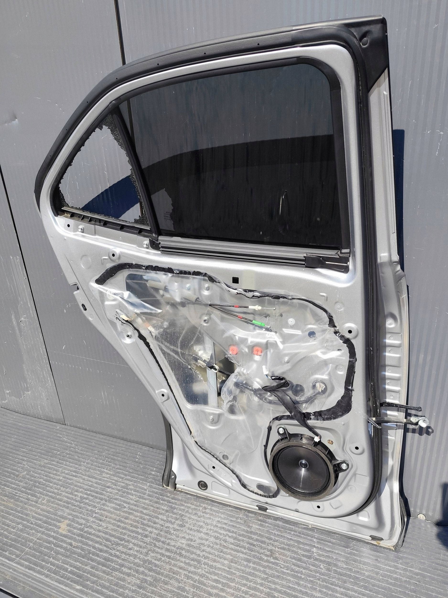 TOYOTA YARIS CROSS door rear. left complete