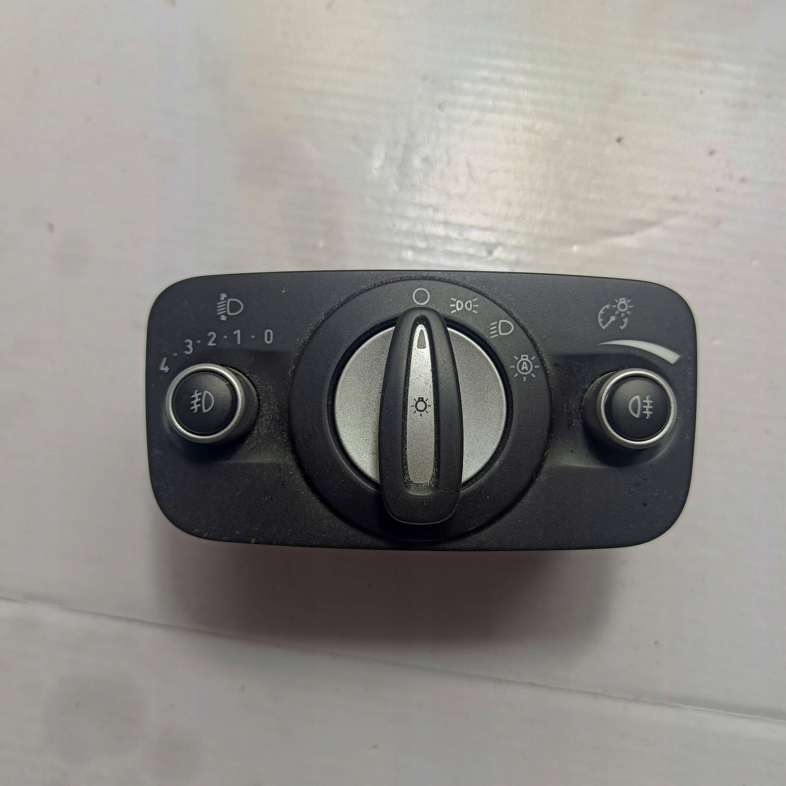 Ford Fiesta MK7 LIFT 2013 light switch srebrny