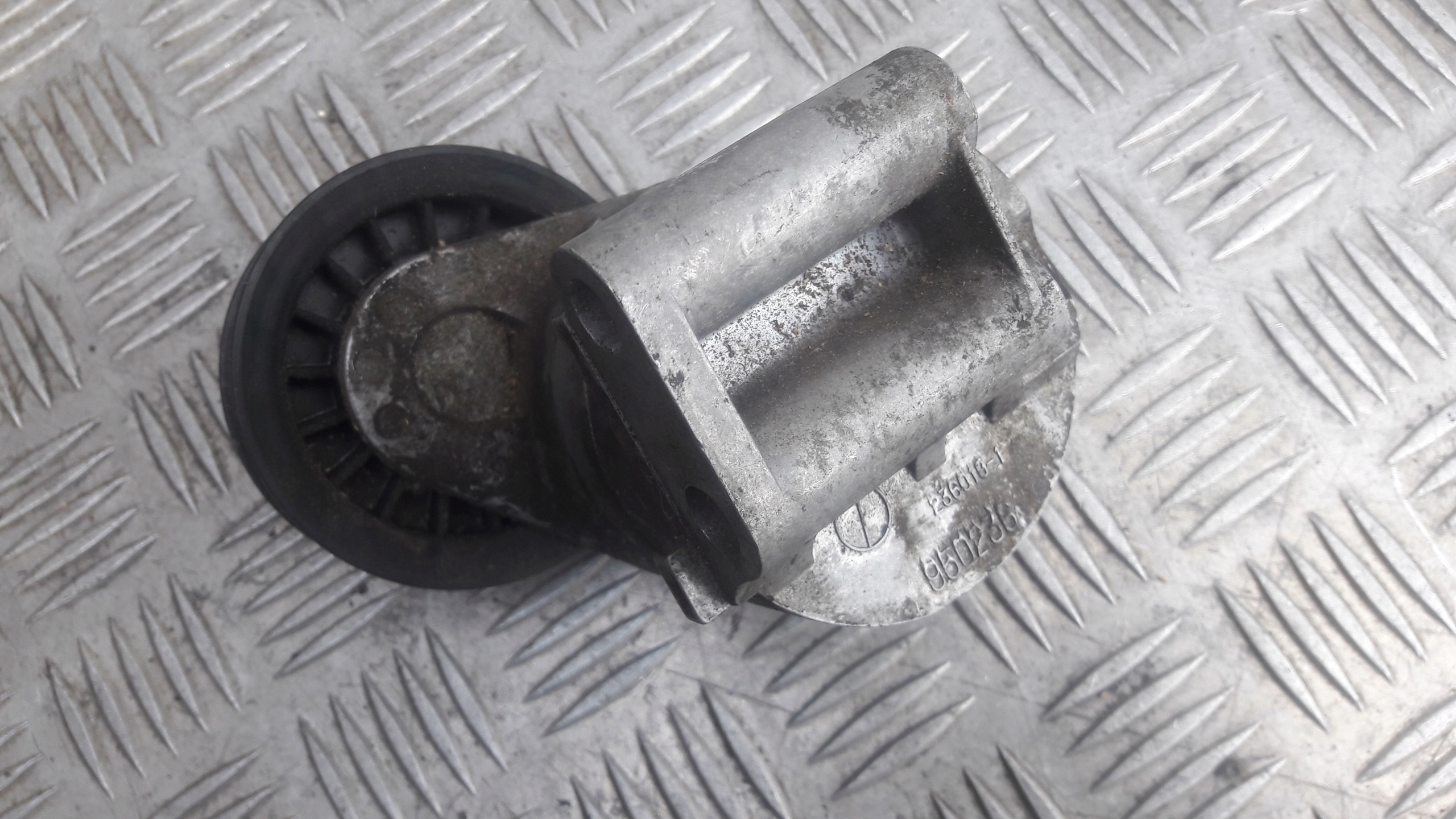 SAAB 95 Riemenspanner Spannelement 950236