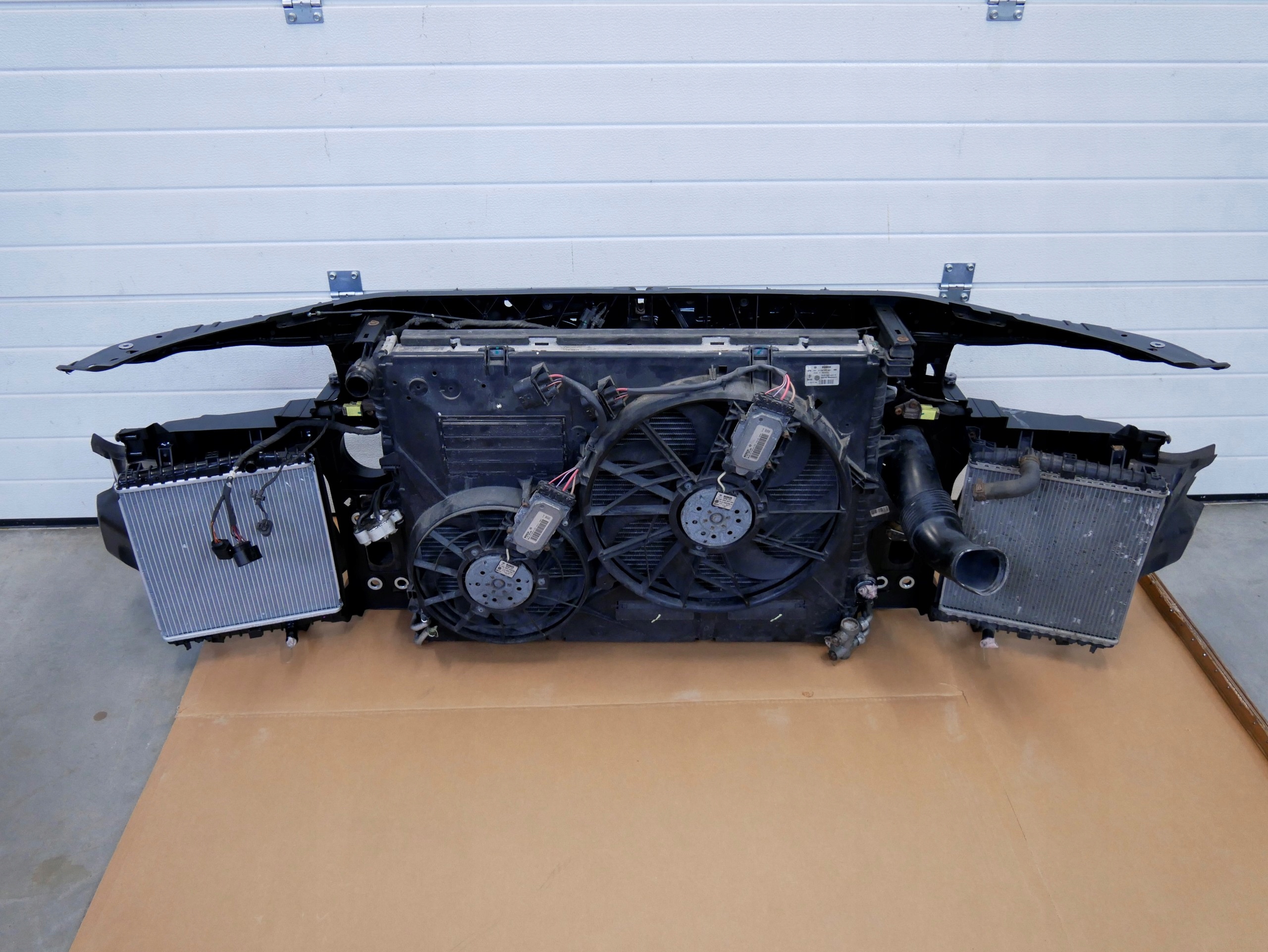 Komplet chłodnic wentylatory pas przedni AUDI Q7 LIF 4L0 3.0 TFSI Stan opakowania zastępcze