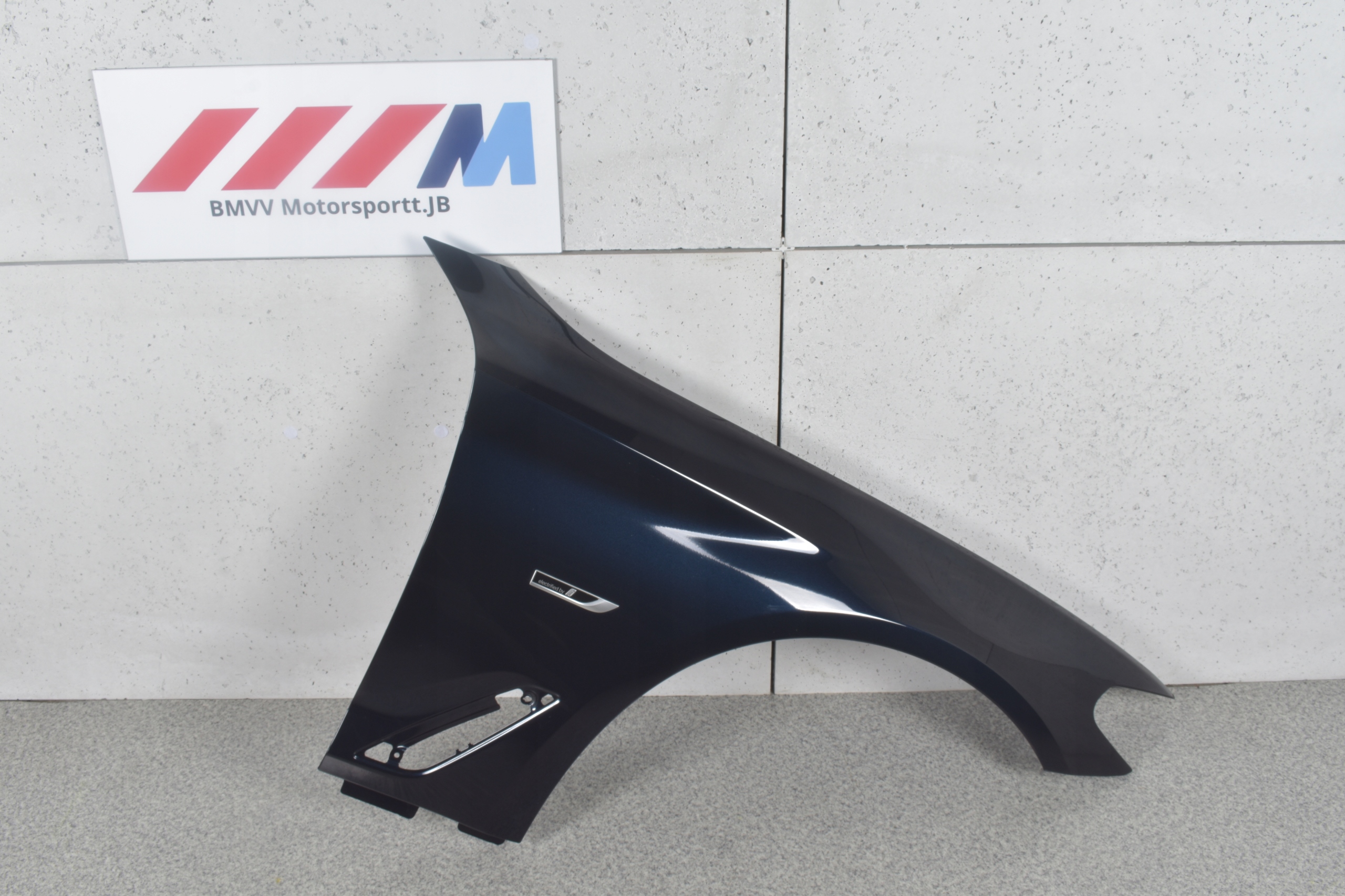 BŁOTNIK PRAWY PRZÓD BMW 5 G30 G31 KOLOR 416 CARBON Numer katalogowy części BŁOTNIK PRAWY PRZÓD BMW 5 G30 G31 KOLOR 416 CARBON