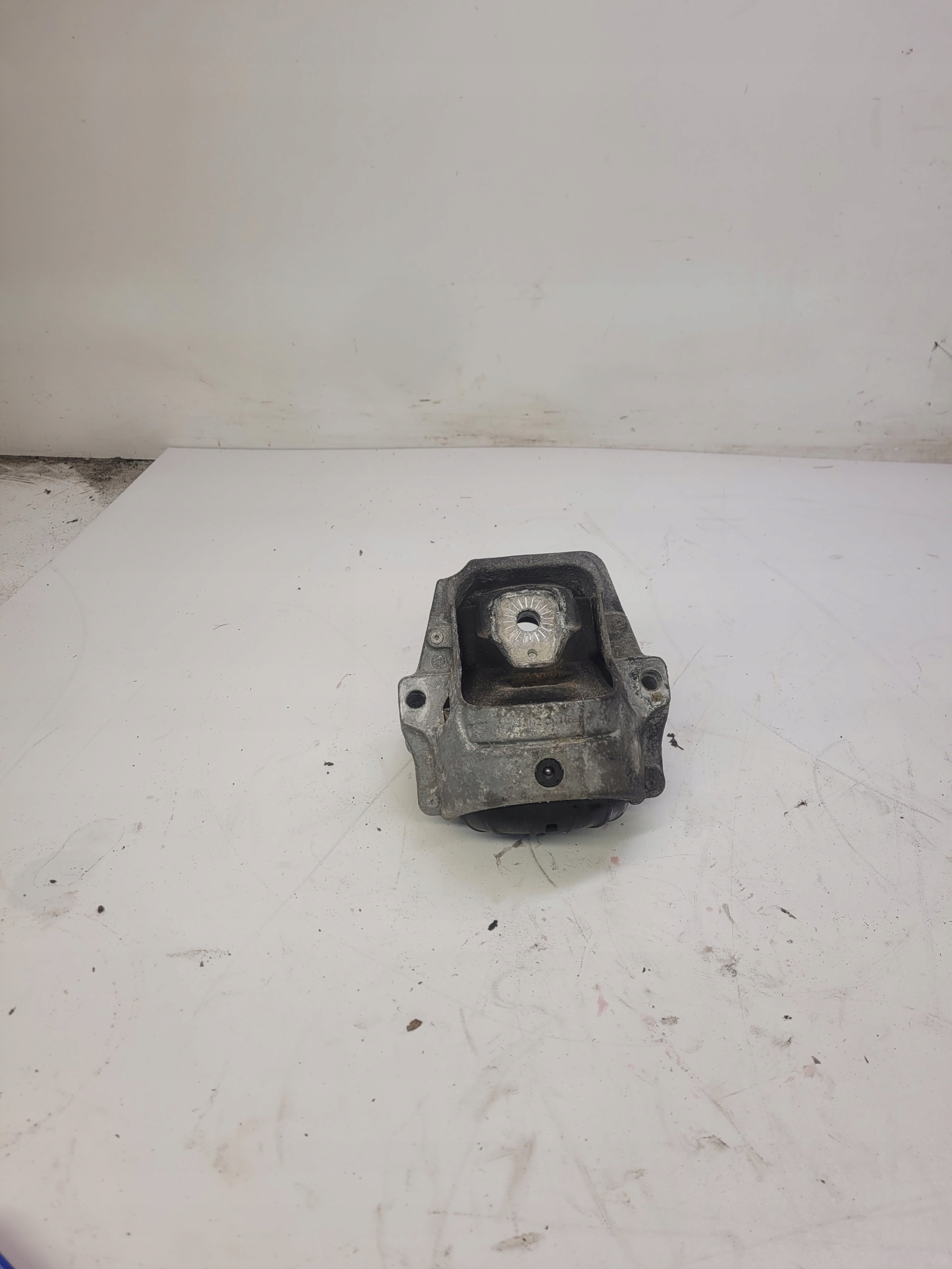 holder engine mount AUDI A4 A5 Q5 8R0199381AL