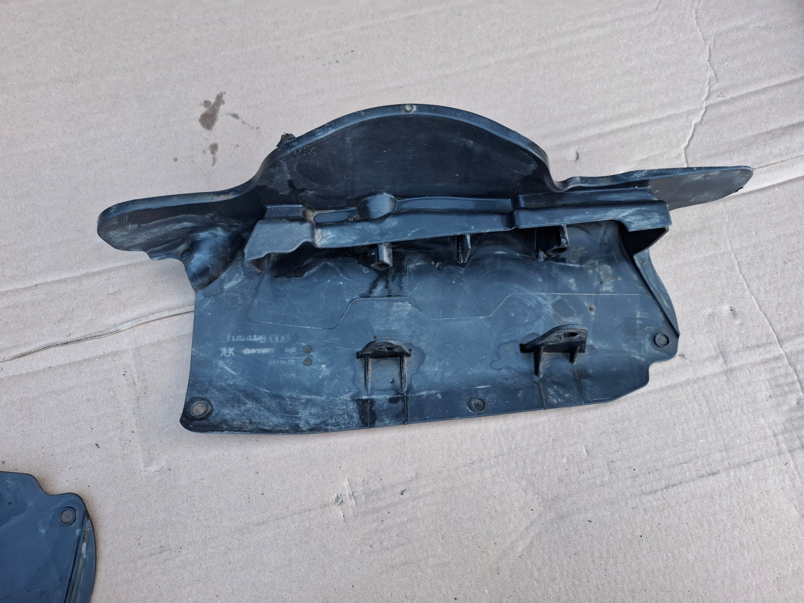 Blende Abdeckung des Querlenkers rechts heck AUDI A6 C8 4K0 4K9 4K0505416B