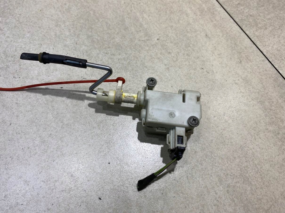 amortizer vratašca rezervoara goriva AUDI Q7 4L 4L0810773D