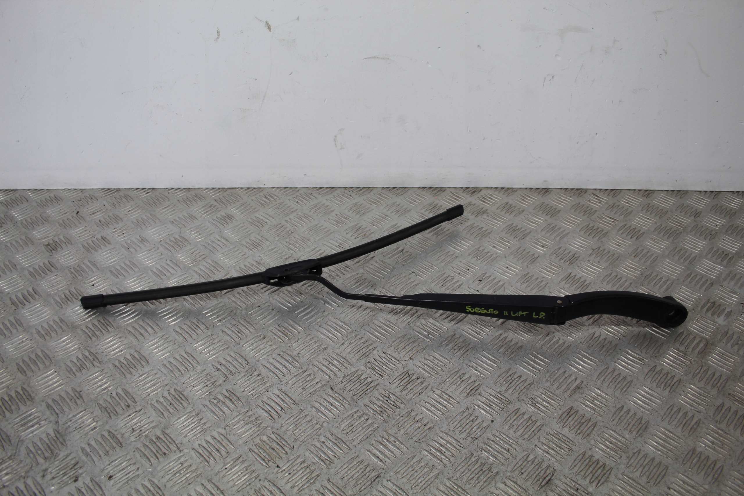 wiper arm left KIA SORENTO II 2 LIFT