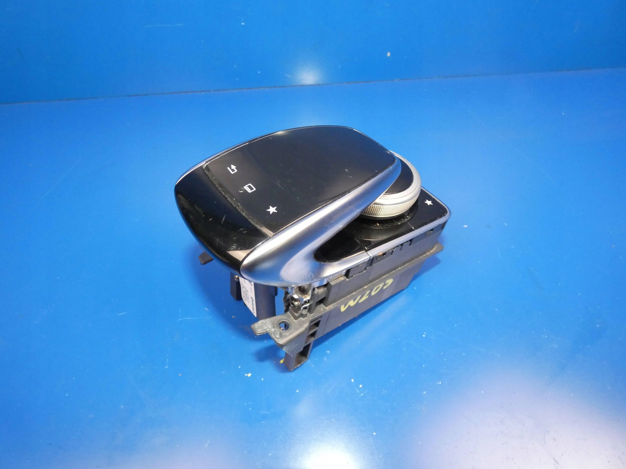 MERCEDES C KLASA W205 GLC W253 POKRETLO IDRIVE PANEL RADIA navigation devices