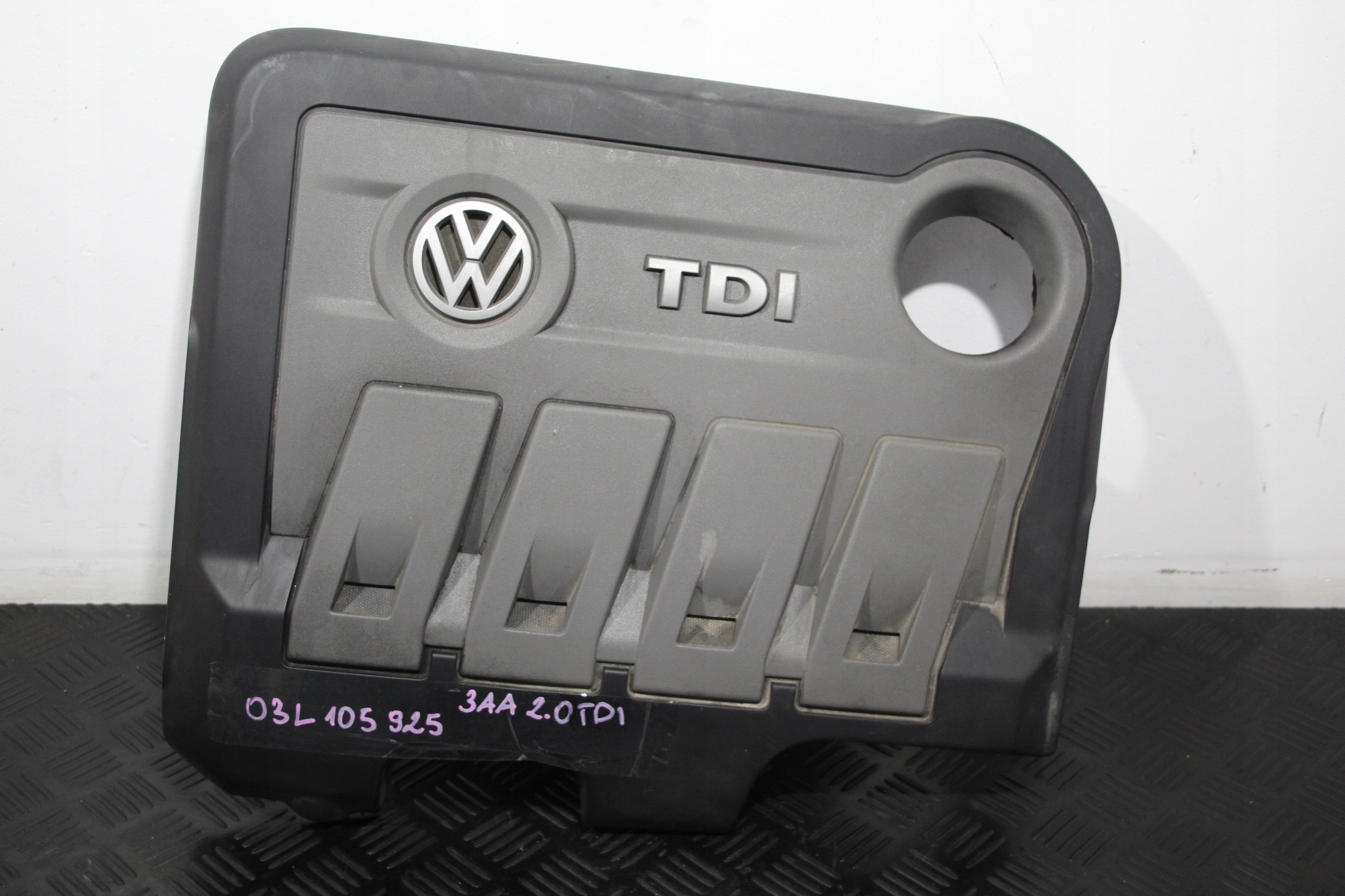 cover for engine VW PASSAT B7 3AA 3AF 03L103925