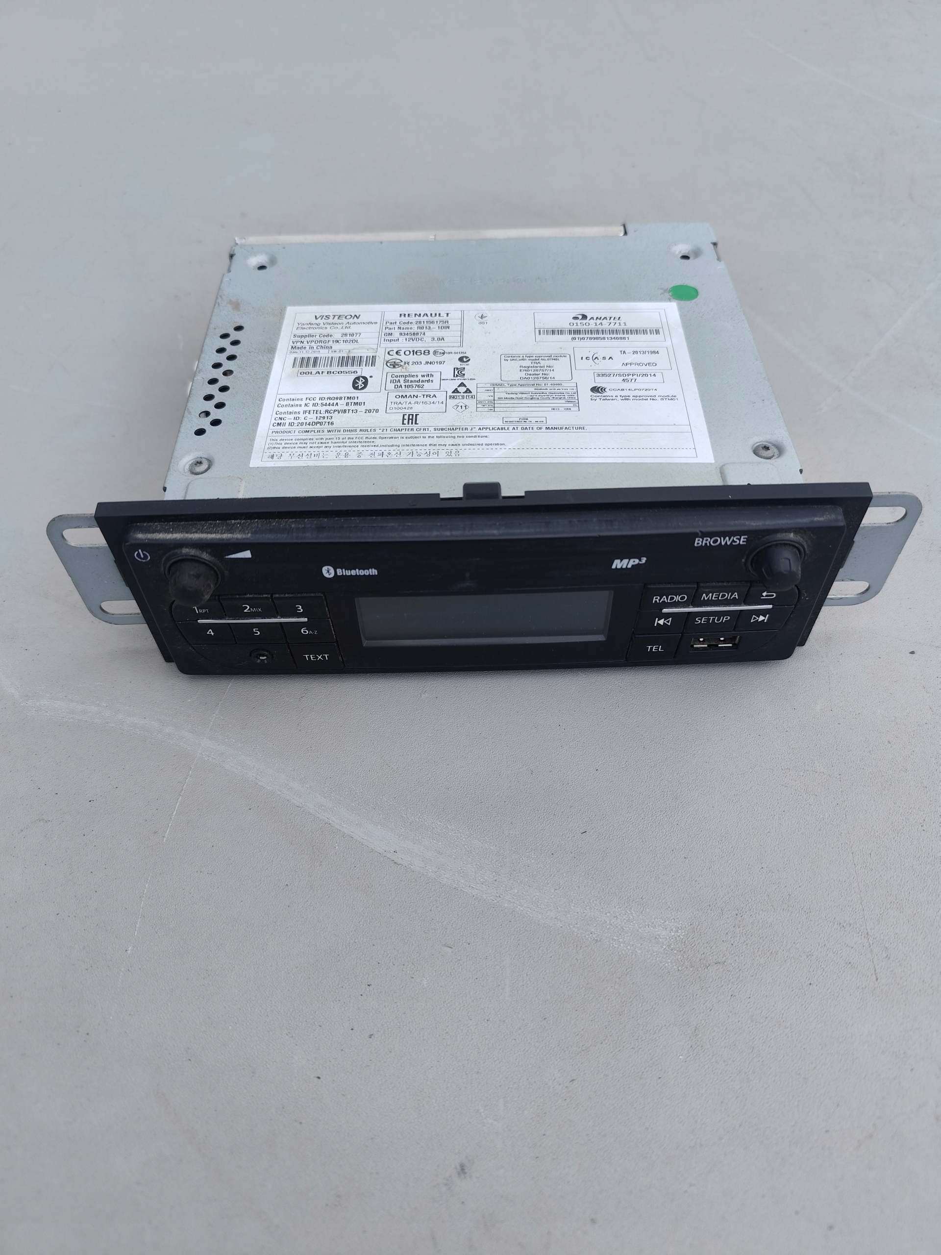 RENAULT TRAFIC III VIVARO RADIO