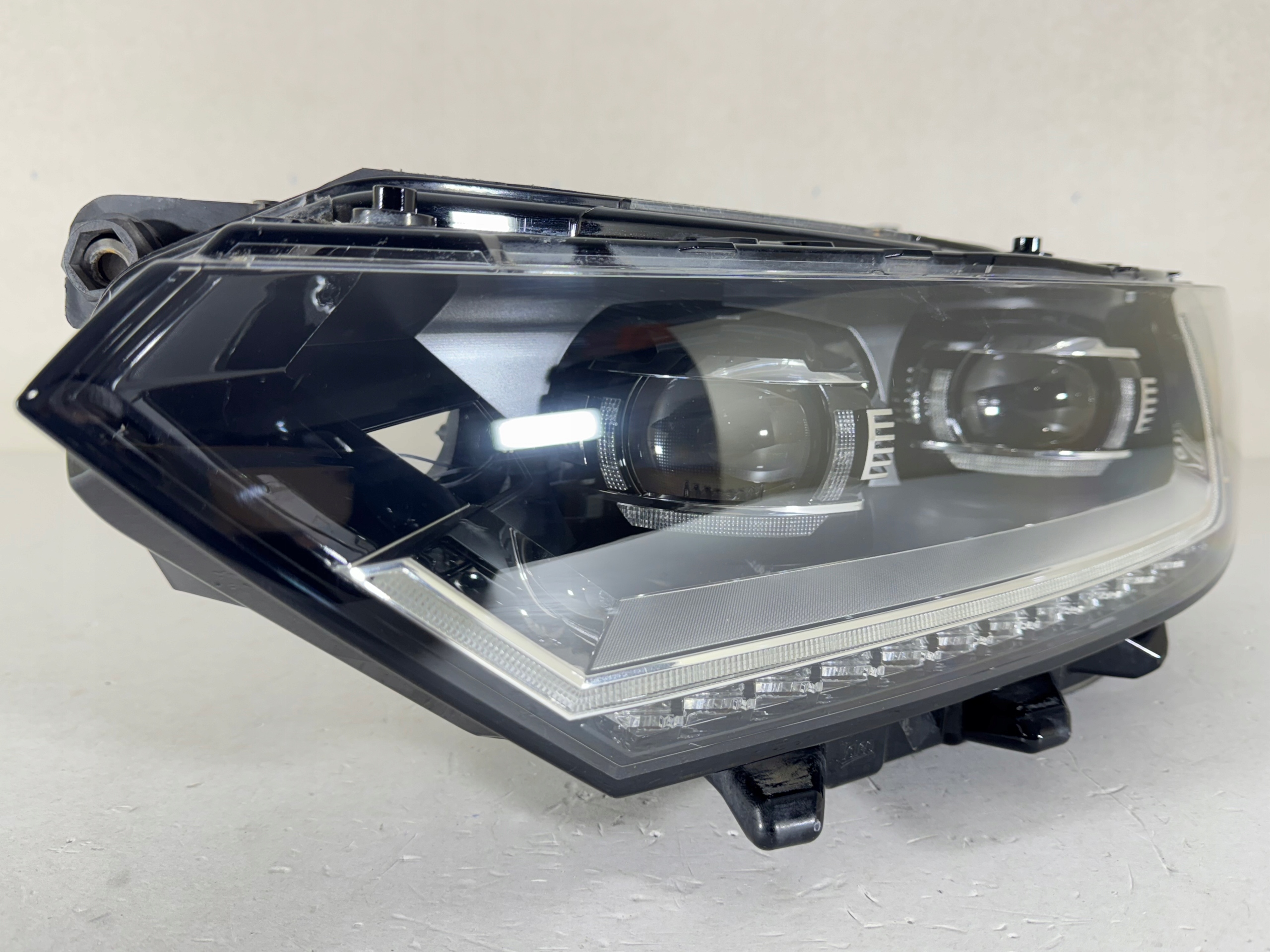 VW PASSAT 3G1 B8 FULL LED LAMPA LEWA PRZÓD REFLEKTOR EUR 081G - SUPER Strona zabudowy lewa