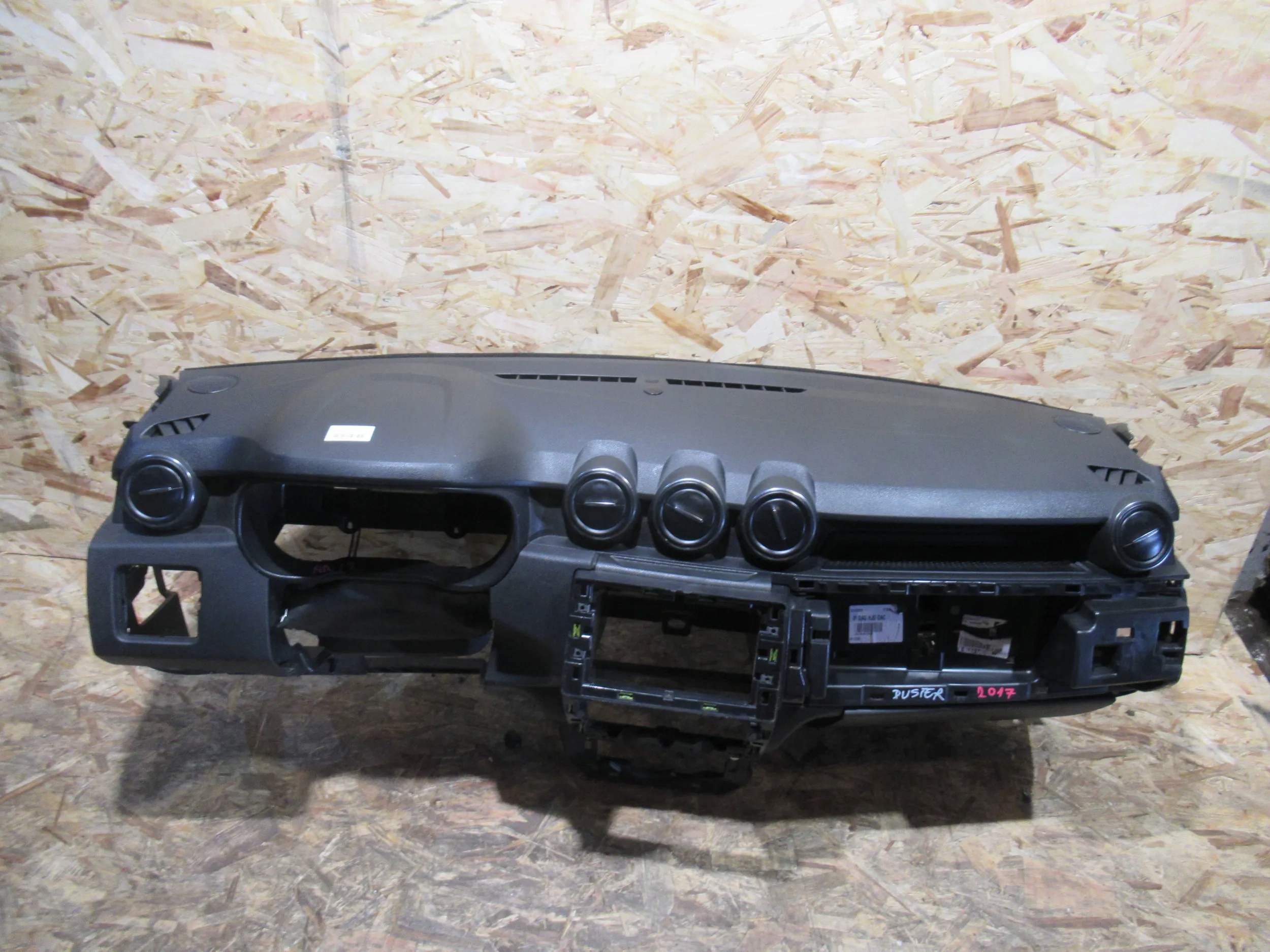 dashboard console Dacia Duster II 17