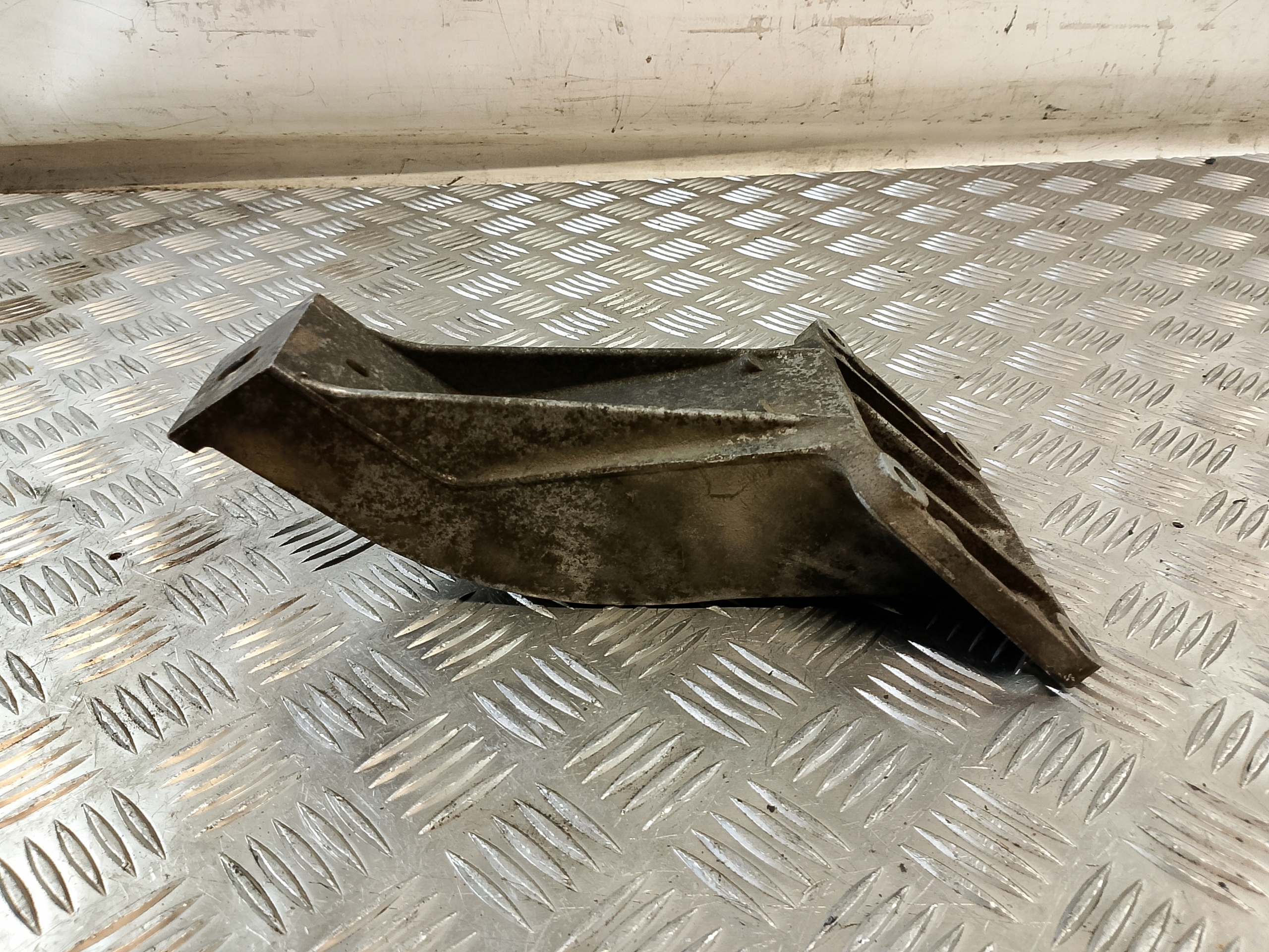 engine mount left BMW E39 2.0 B OE 22111092973