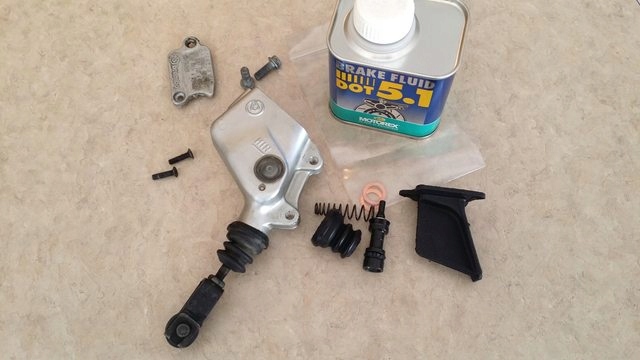 Oryginalny kit zestaw naprawczy hamulca KTM