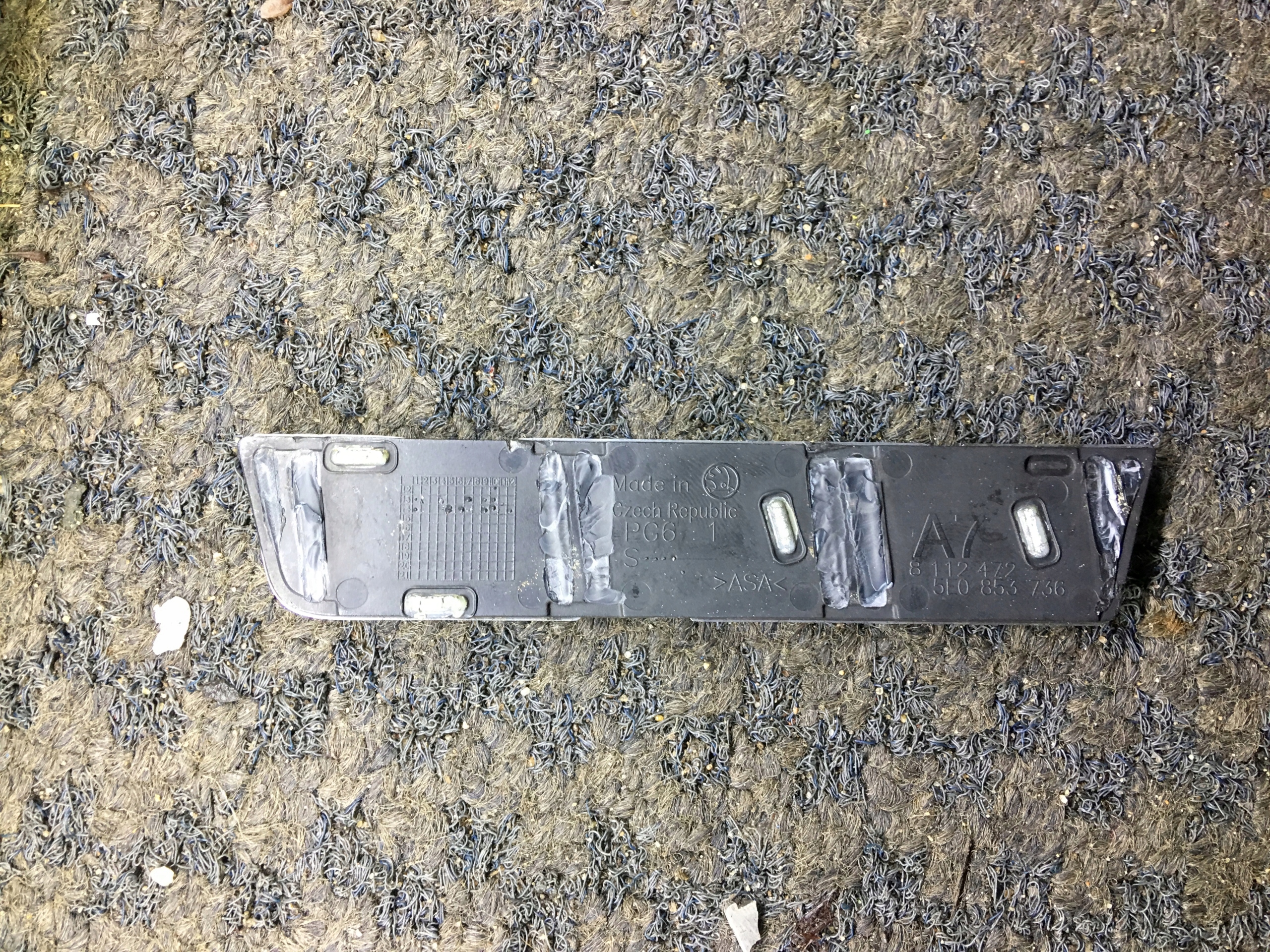 EMBLEMAT SKODA OCTAVIA III VRS 5E0853736 Numer katalogowy części 5E0853736