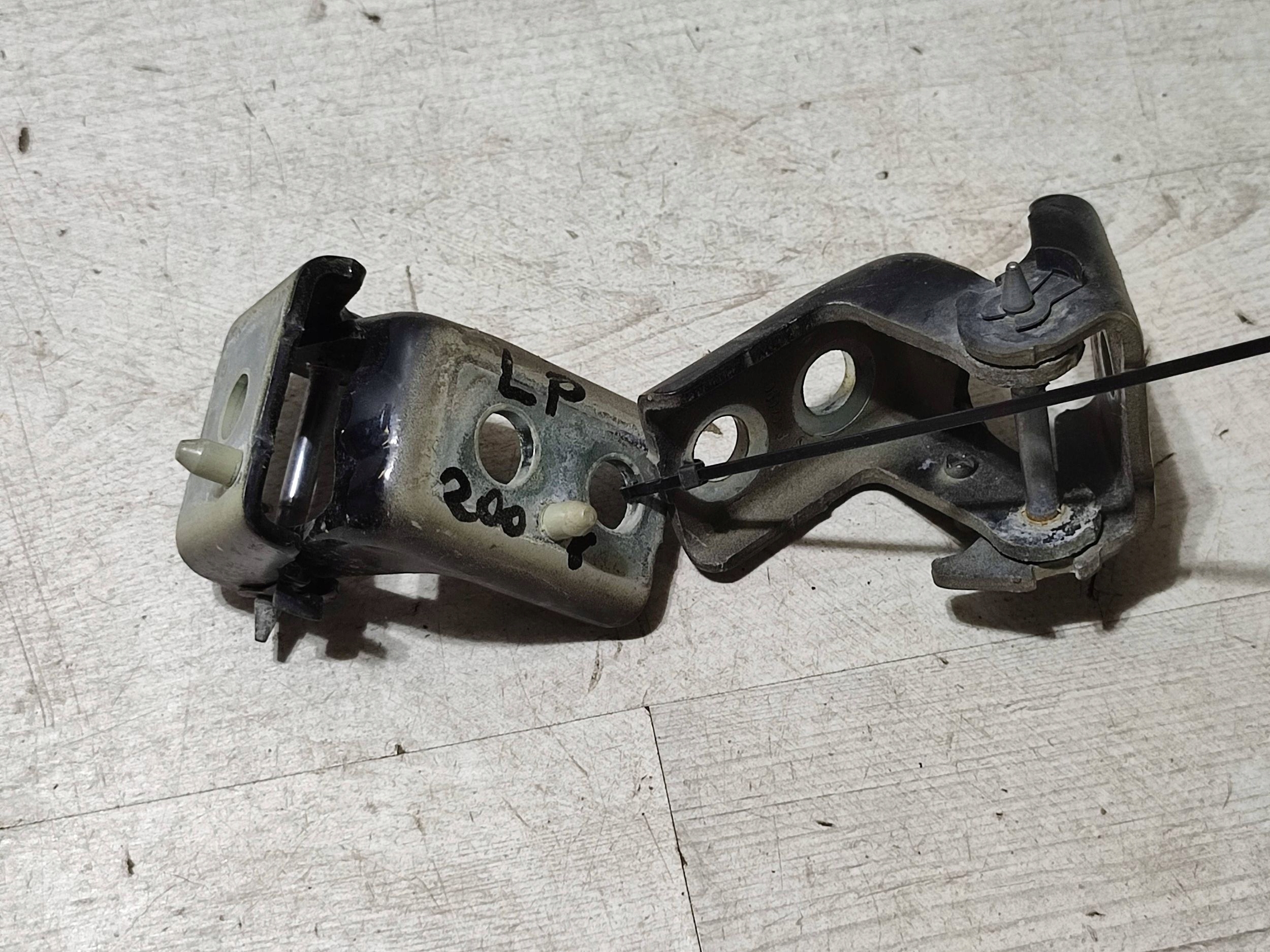 Peugeot 2008 II 2020 front side left hinges door przednich
