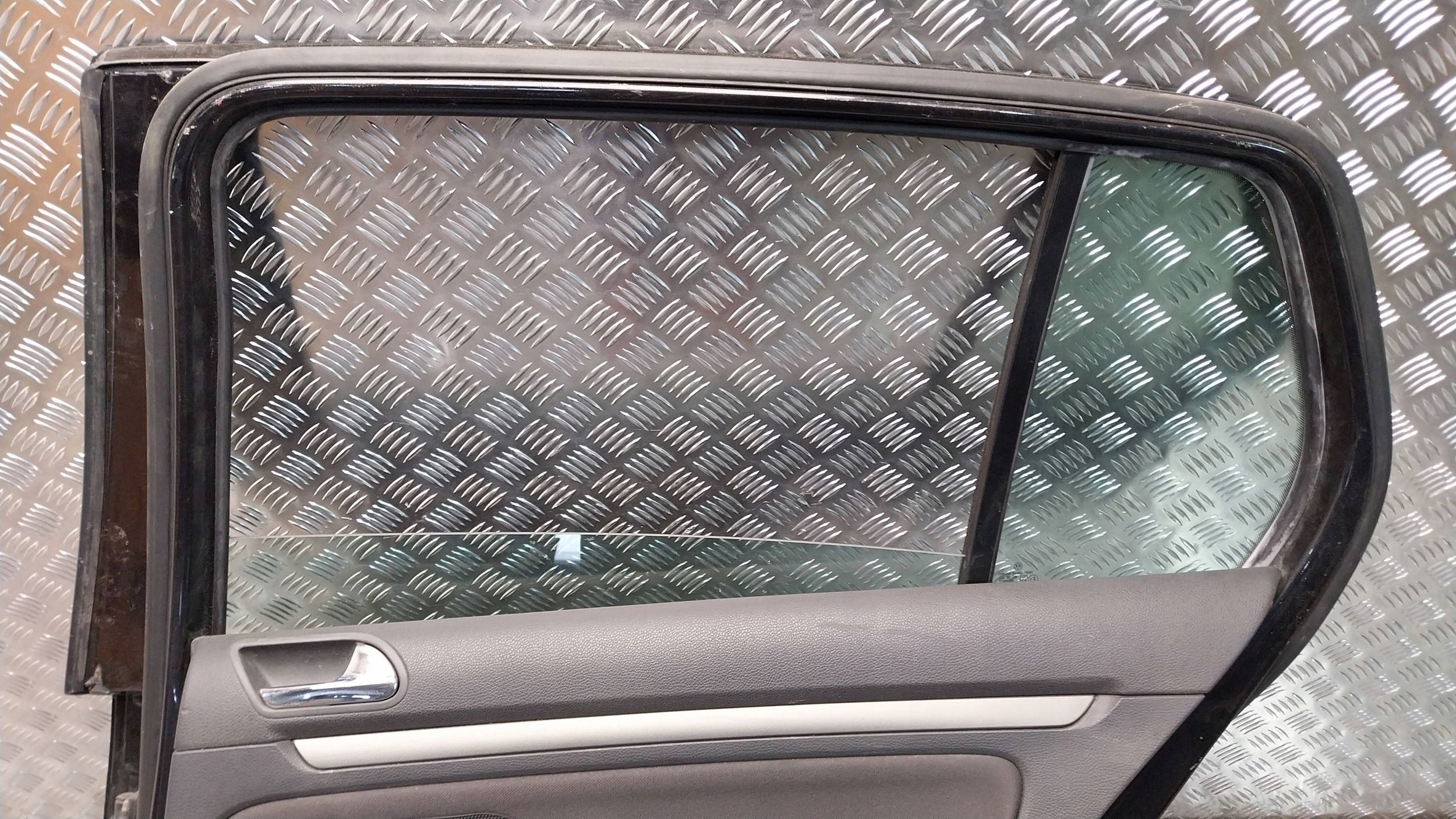 Portière Arrière Droit VW GOLF V HATCHBACK 03