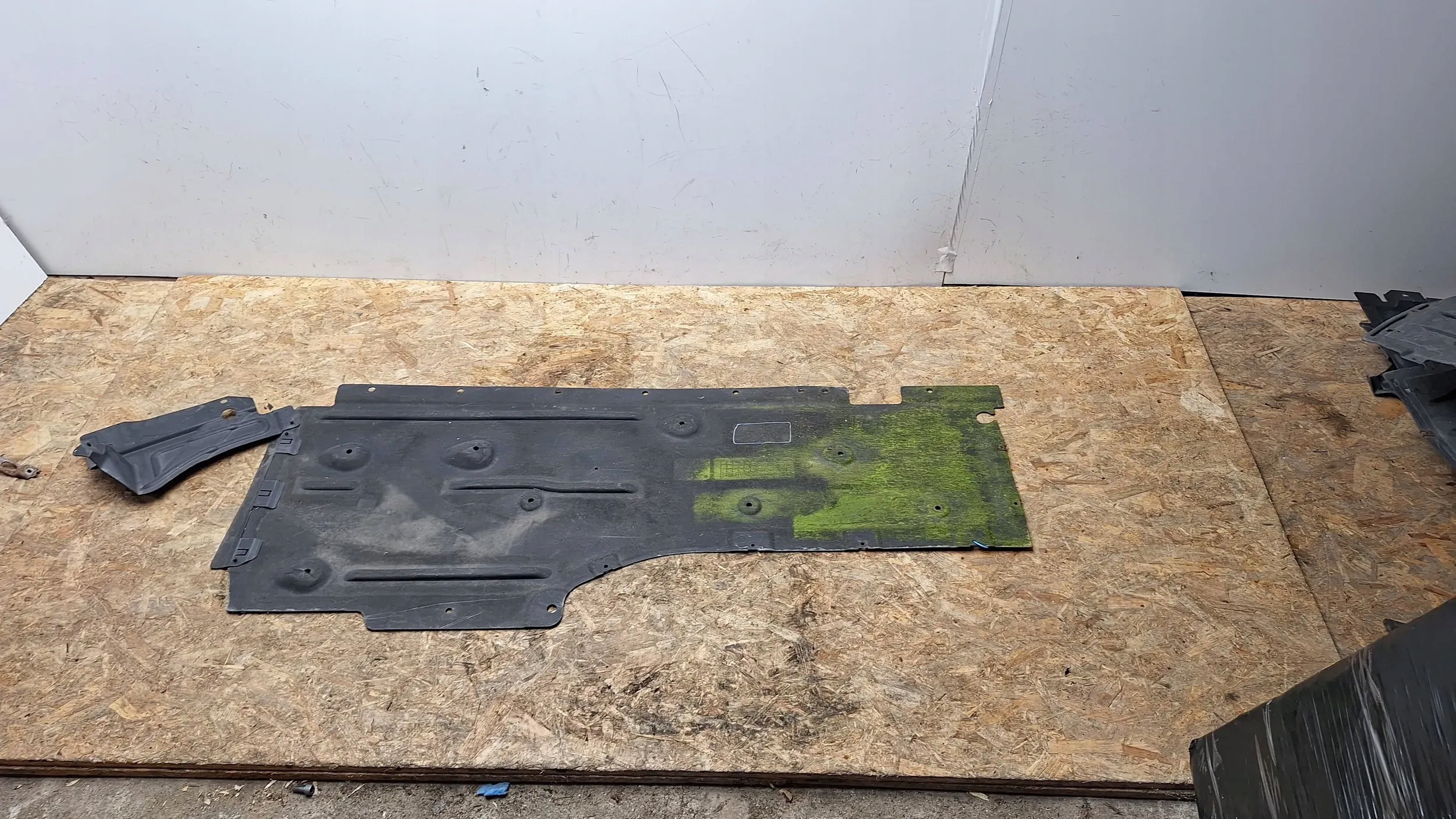 cover chassis left 7244593 BMW X1 E84