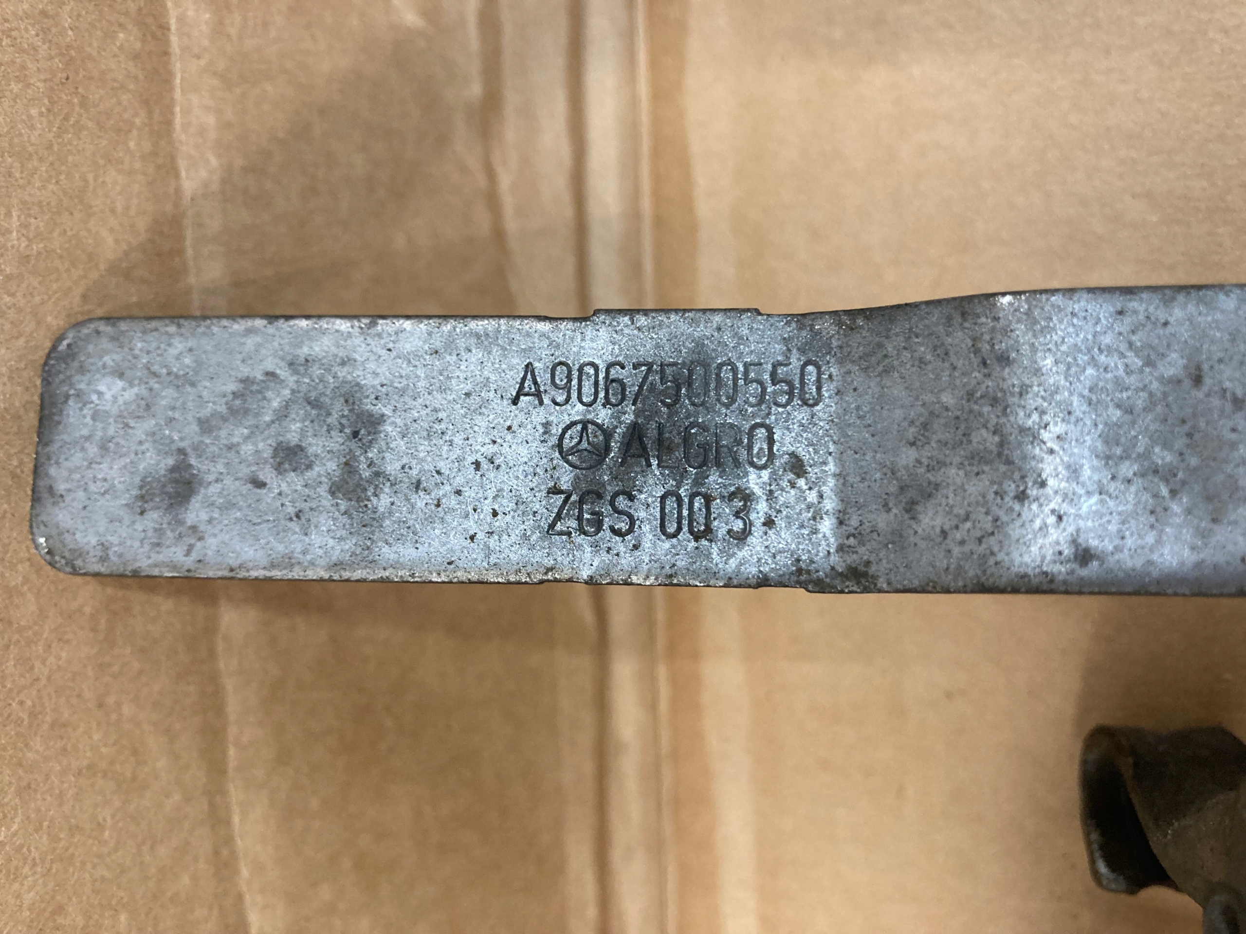 SPRINTER 906 LIFT 13- BRAVA RYGIEL KUKA HAUBE ORIGINAL