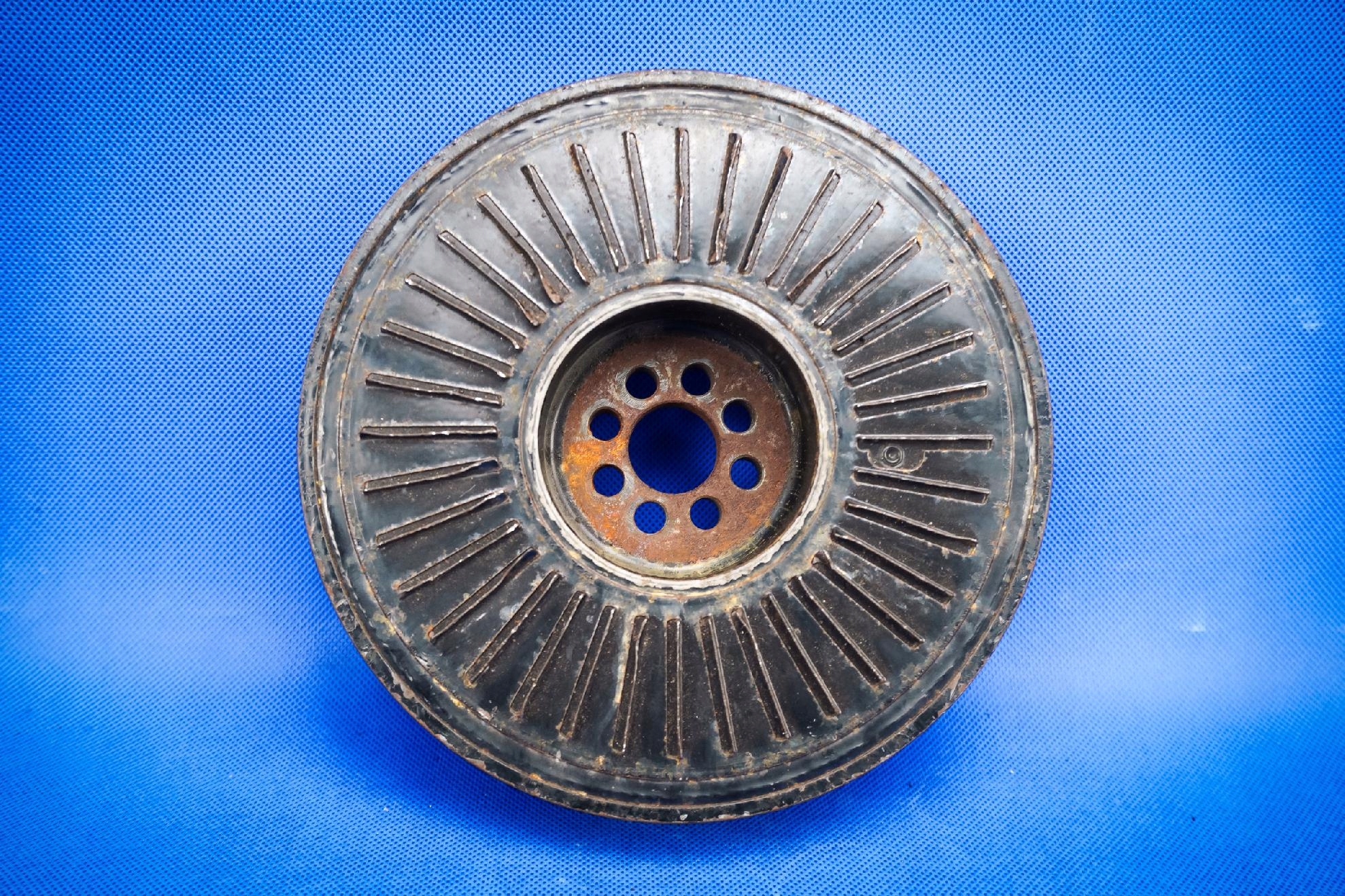 pulley cams tlumik Audi S6 S7 A8 079105251AP