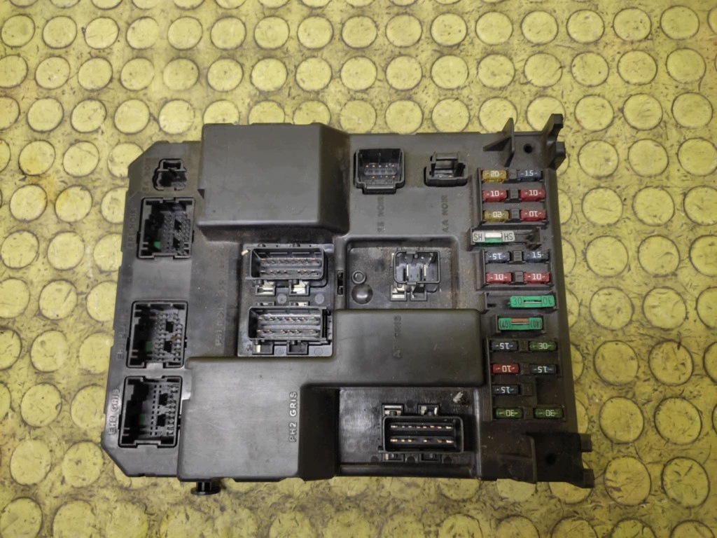 PEUGEOT 307 module compartment BSI 9651196880