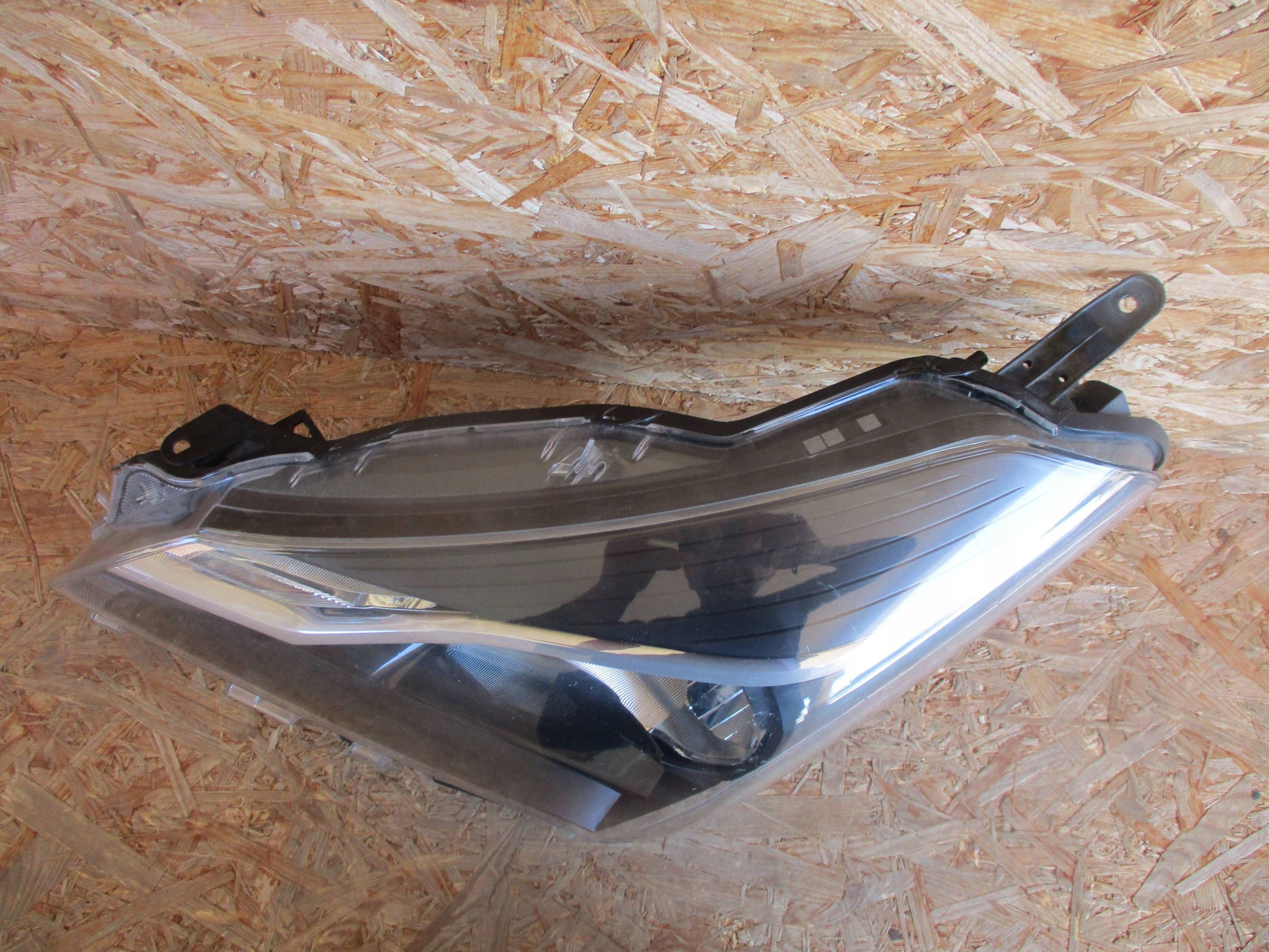 light front front left TOYOTA YARIS III LIFT 17- ZWYKLA
