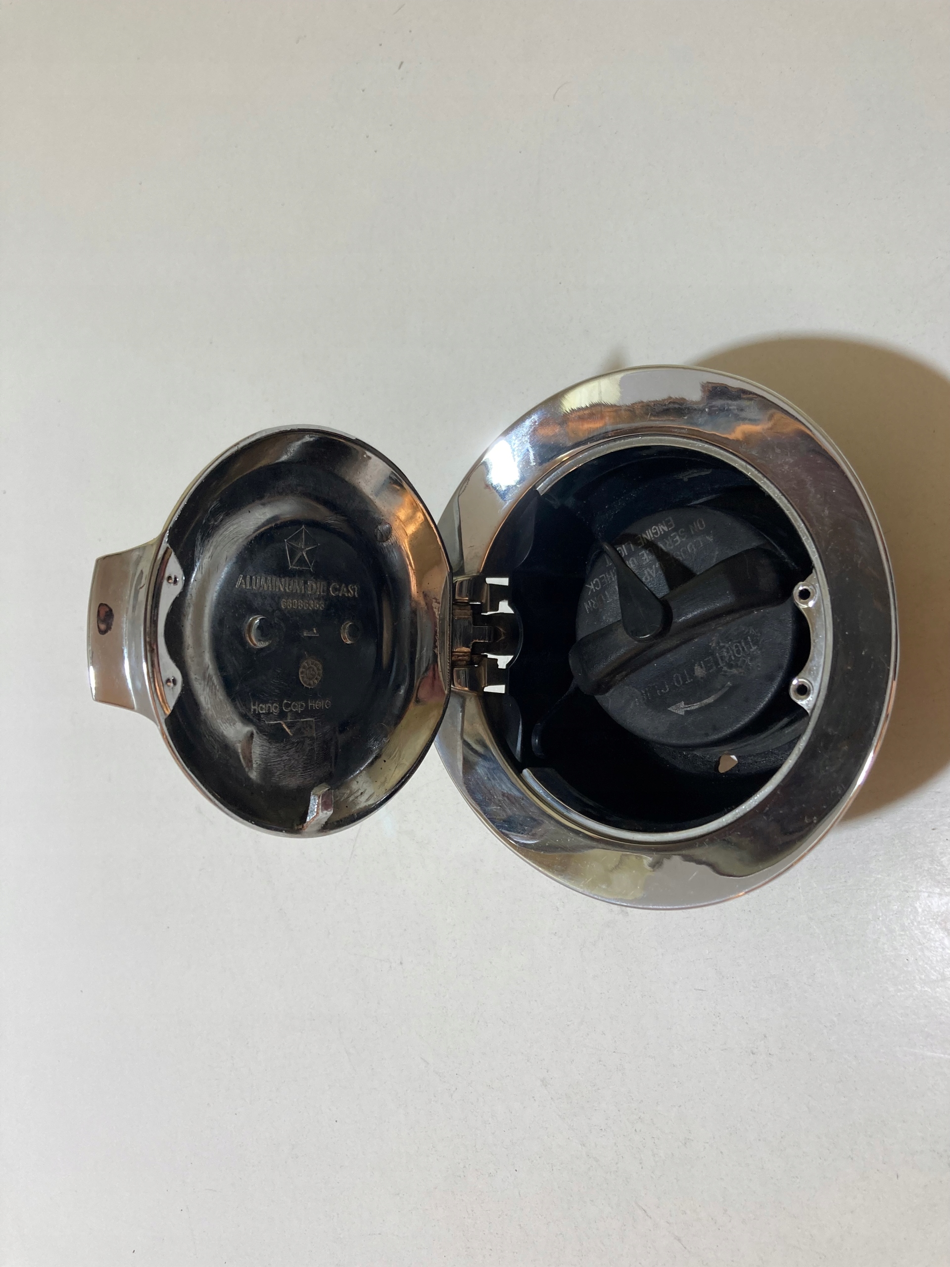 DODGE CHALLENGER 2015+ 15 16 KLAPKA WLEWU PALIWA KOREK CHROM Typ samochodu Samochody osobowe