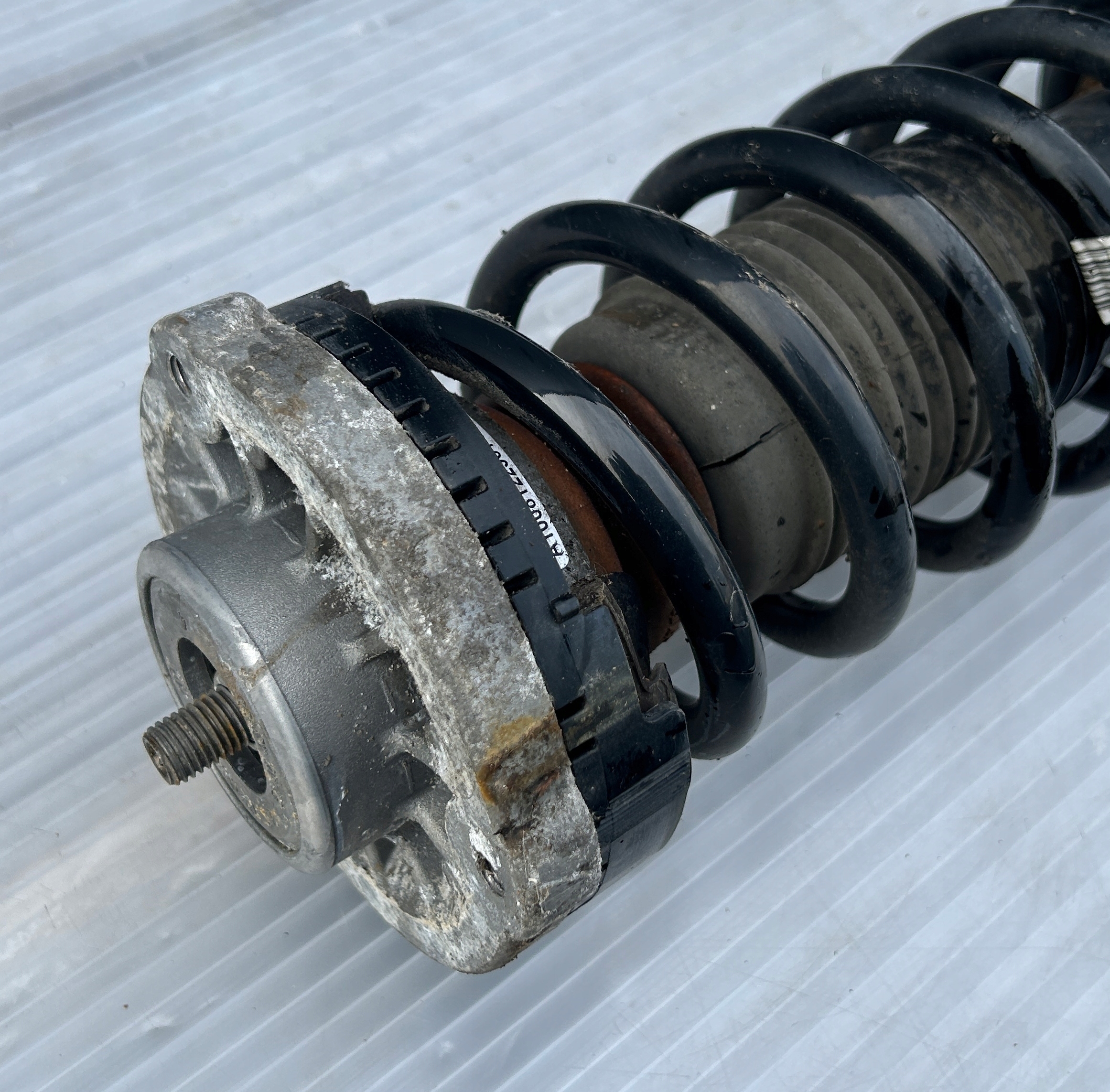 shock absorber spring left front BMW 5 F11 6797765