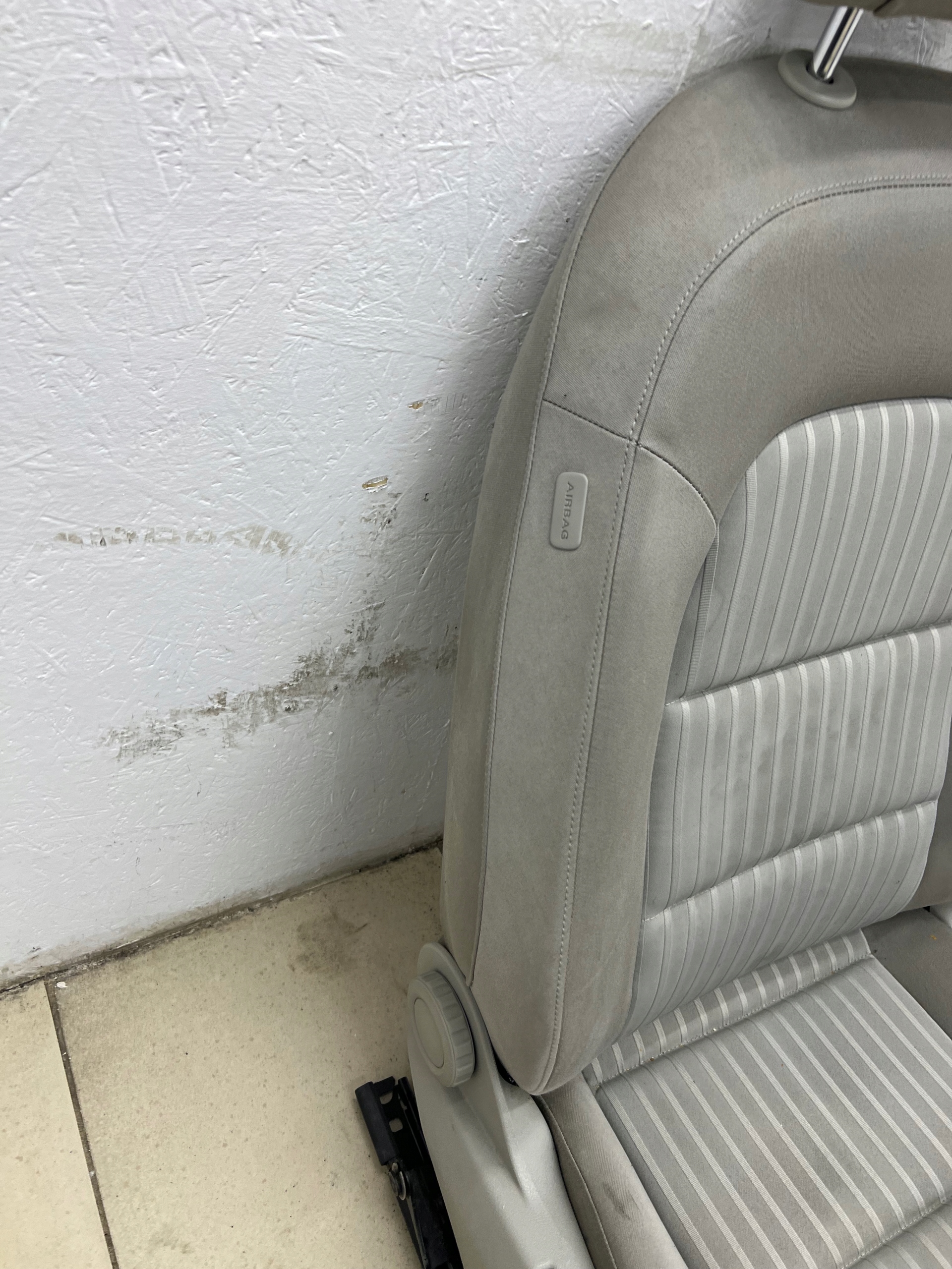 sedačka pravý předek přední AUDI A4 B8 cerný spolujezdce GRZANY