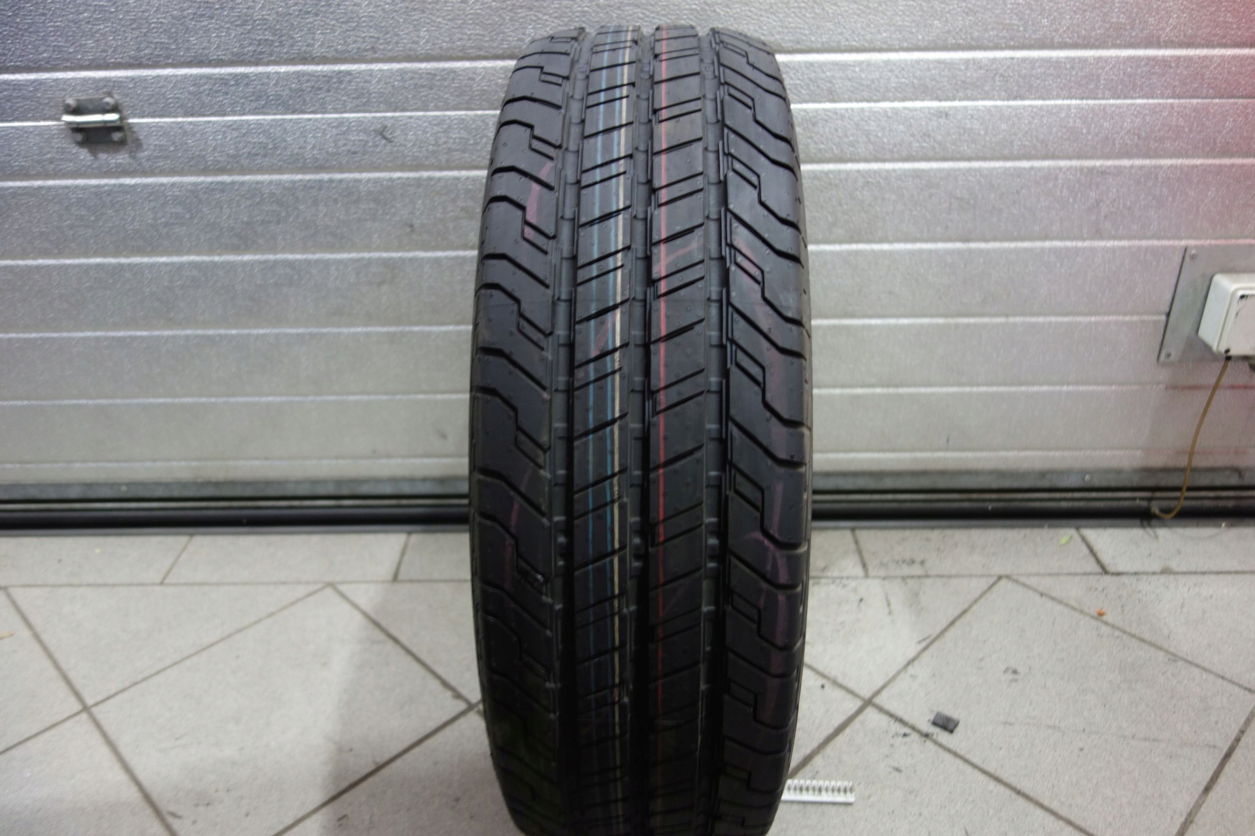 1x 215 / 60r17c Continental c. V. C. 100 21r 8mm (O24)
