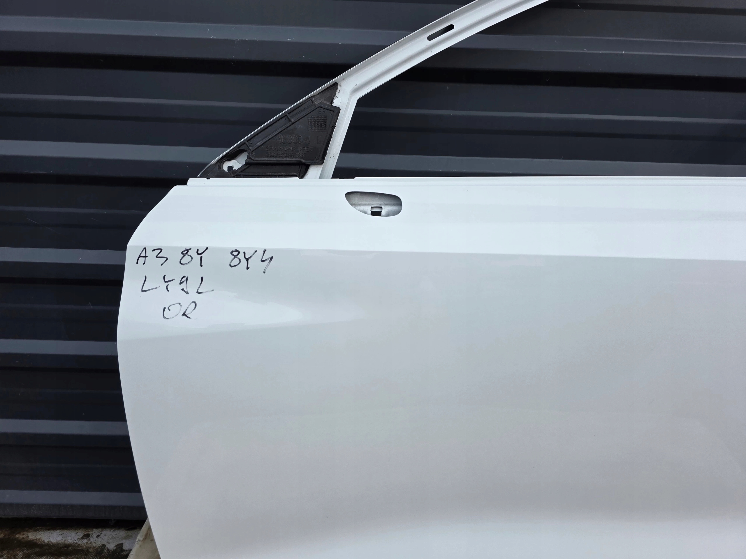 door left front AUDI A3 8Y 8Y4 SPORTBACK LY9L original !!!