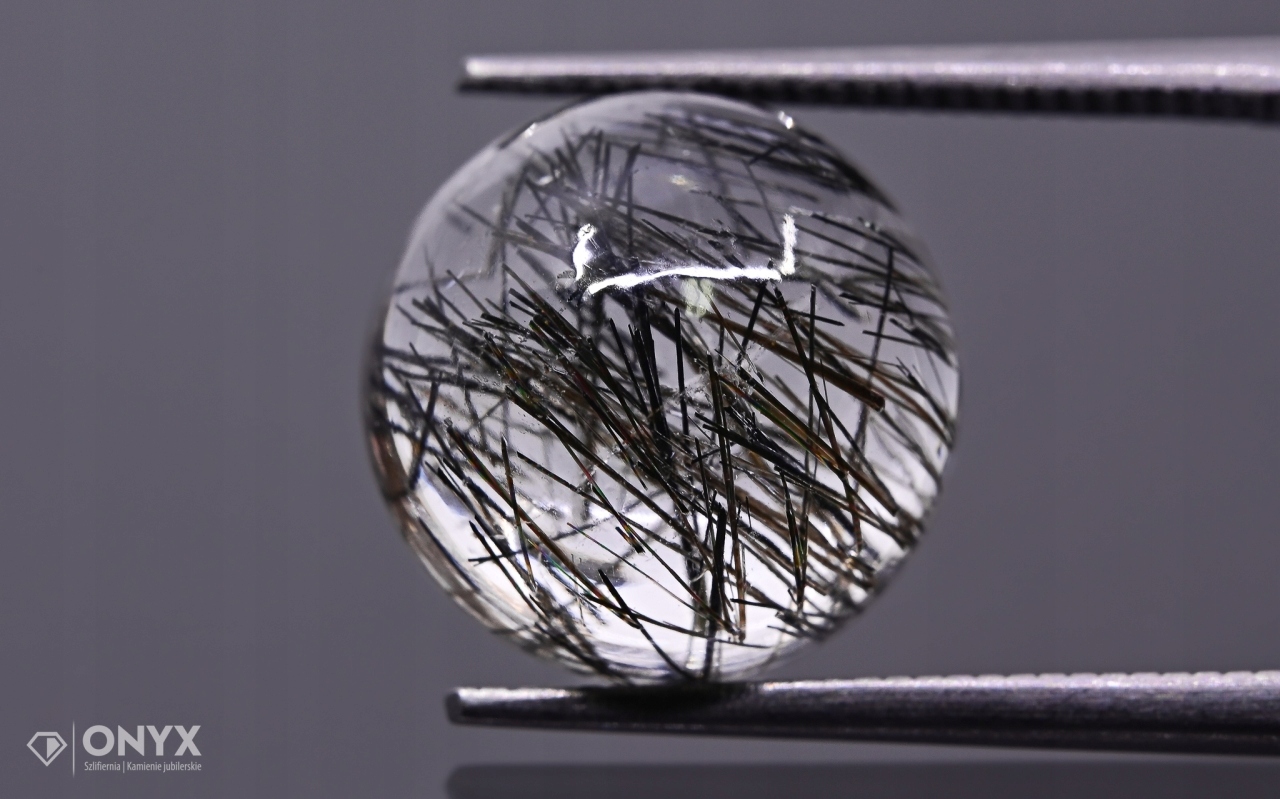 Křemen s turmalínem kabošon A kulatý fi 12 mm