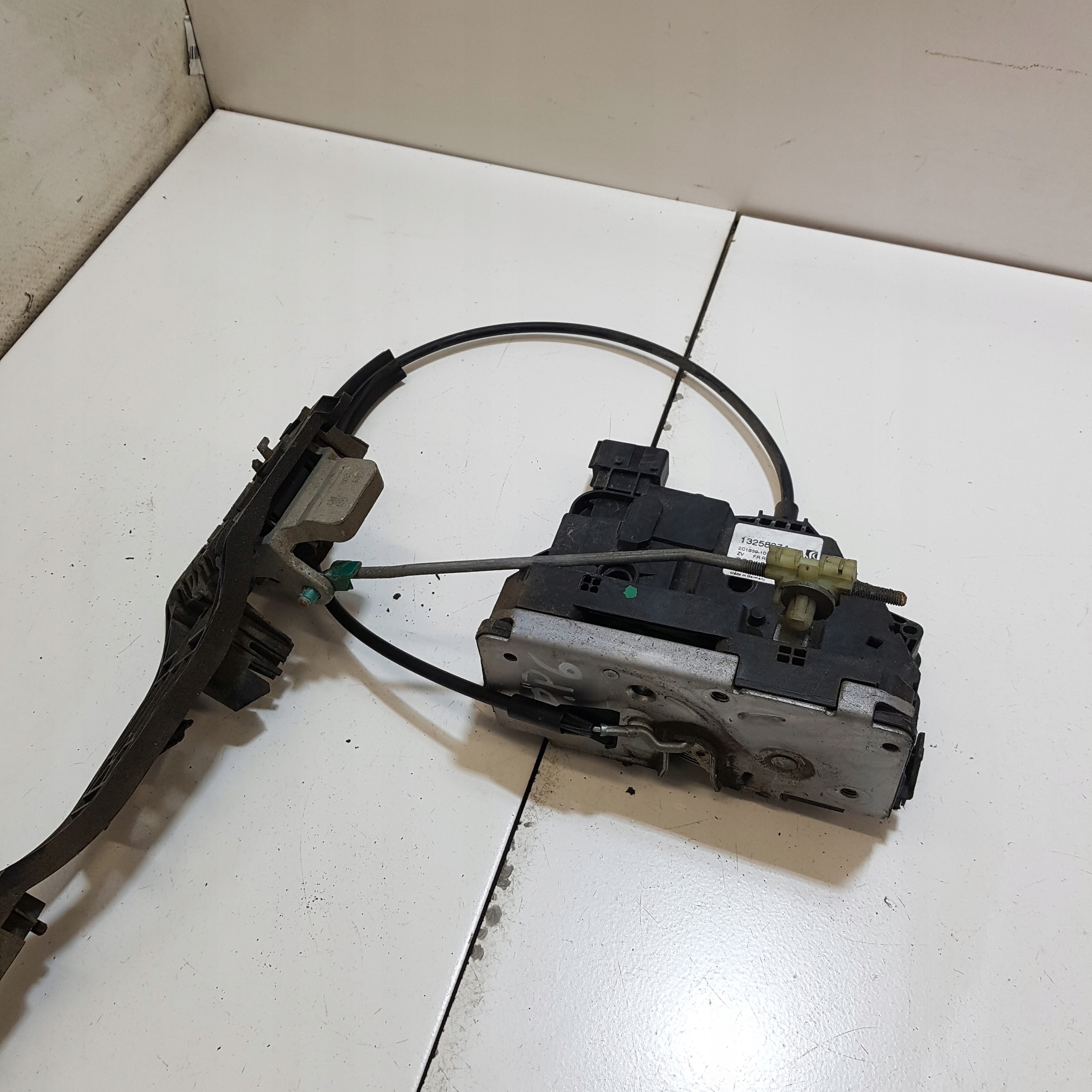 lock door right front OPEL CORSA D 6 PIN 13258274EH