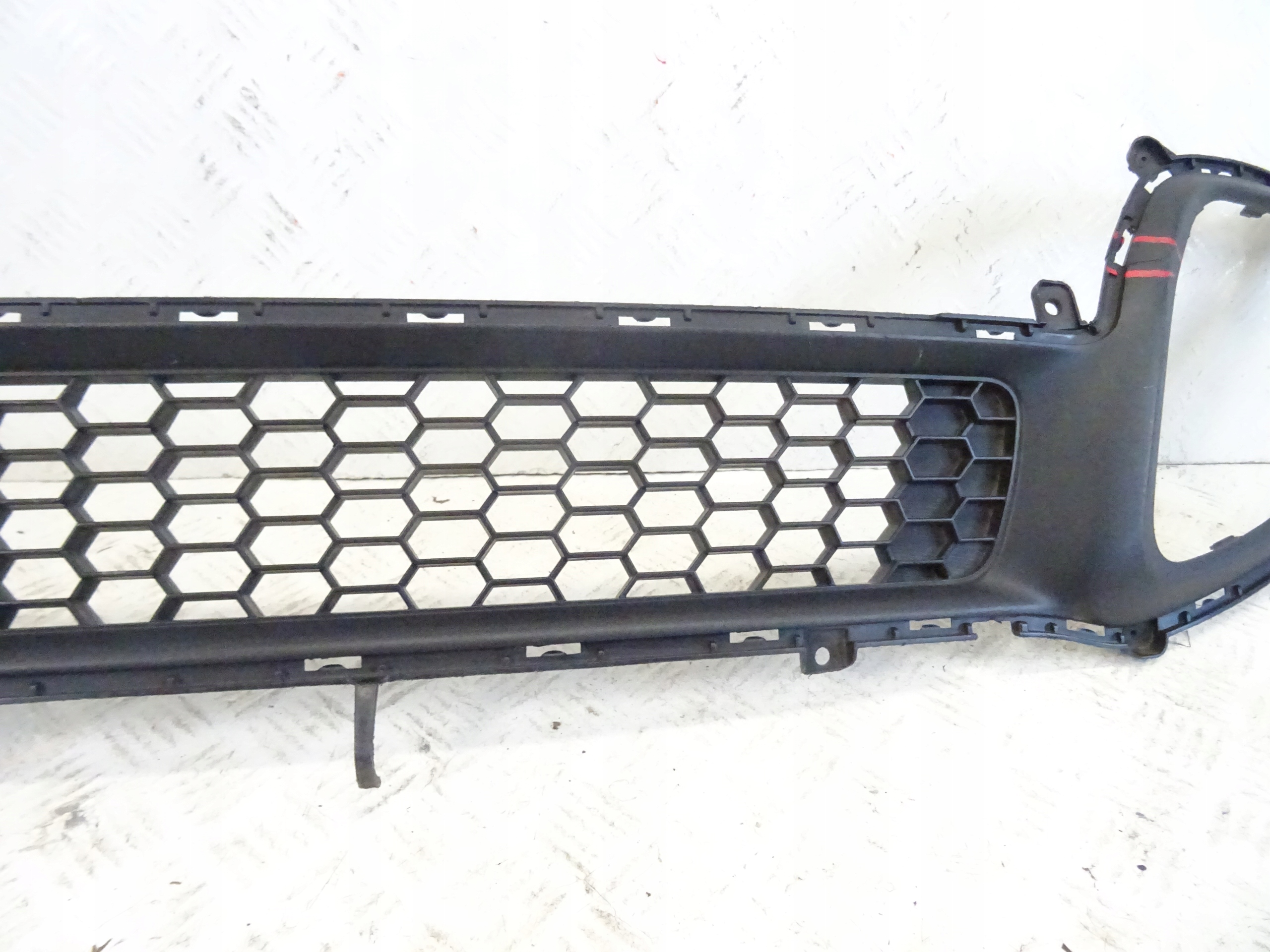 grid of a bumper front front central KIA PICANTO II 86569-1Y300