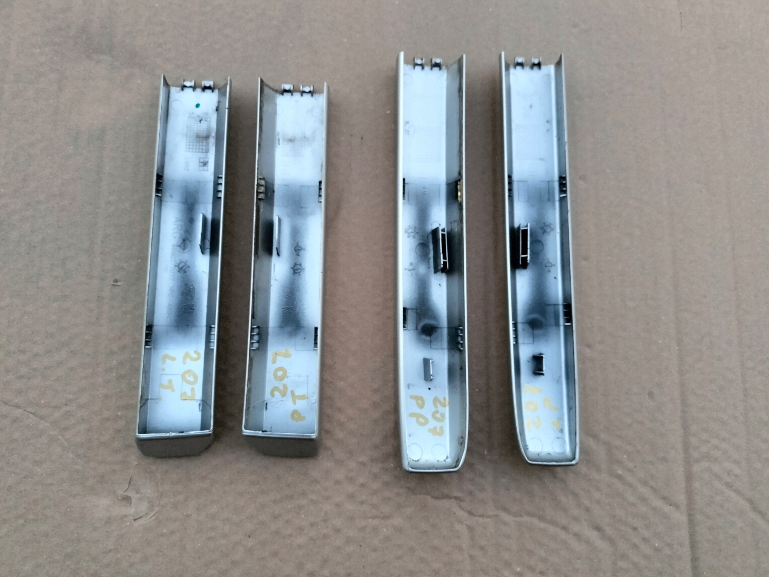 PEUGEOT 207 SW OSŁONA NAKŁADKA RELINGU Numer katalogowy części 9680271977 9680271977 9680272177 9680272077