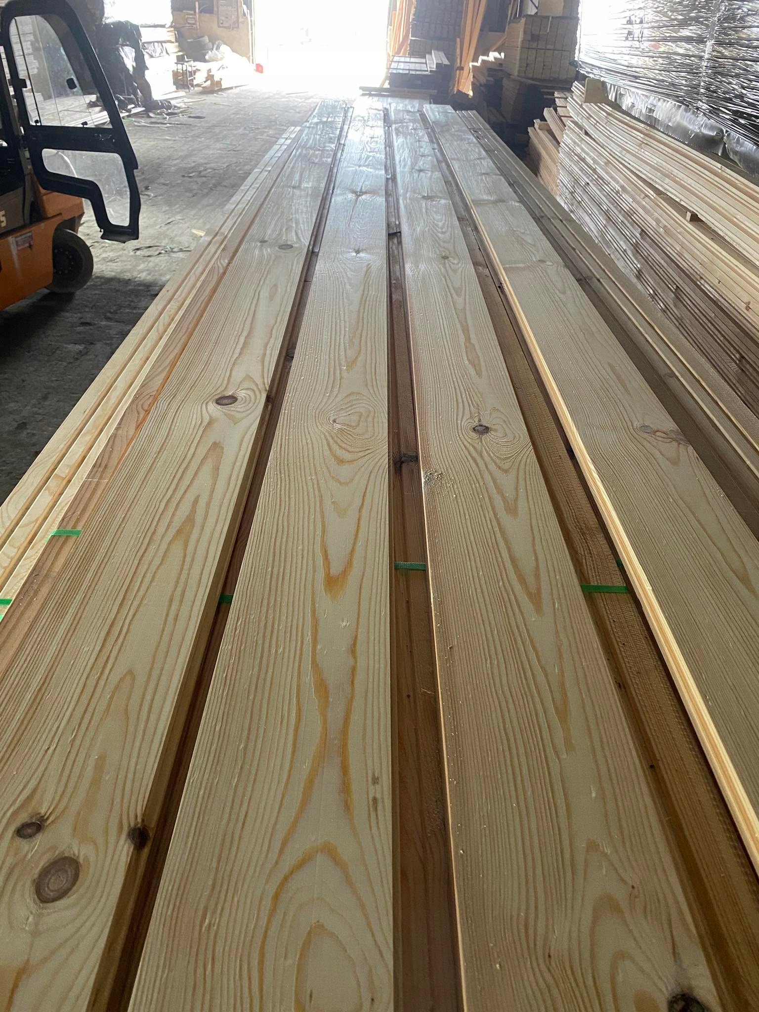 Deska podlogowa sosna skandynawska 28x146mm Długość 4200 mm